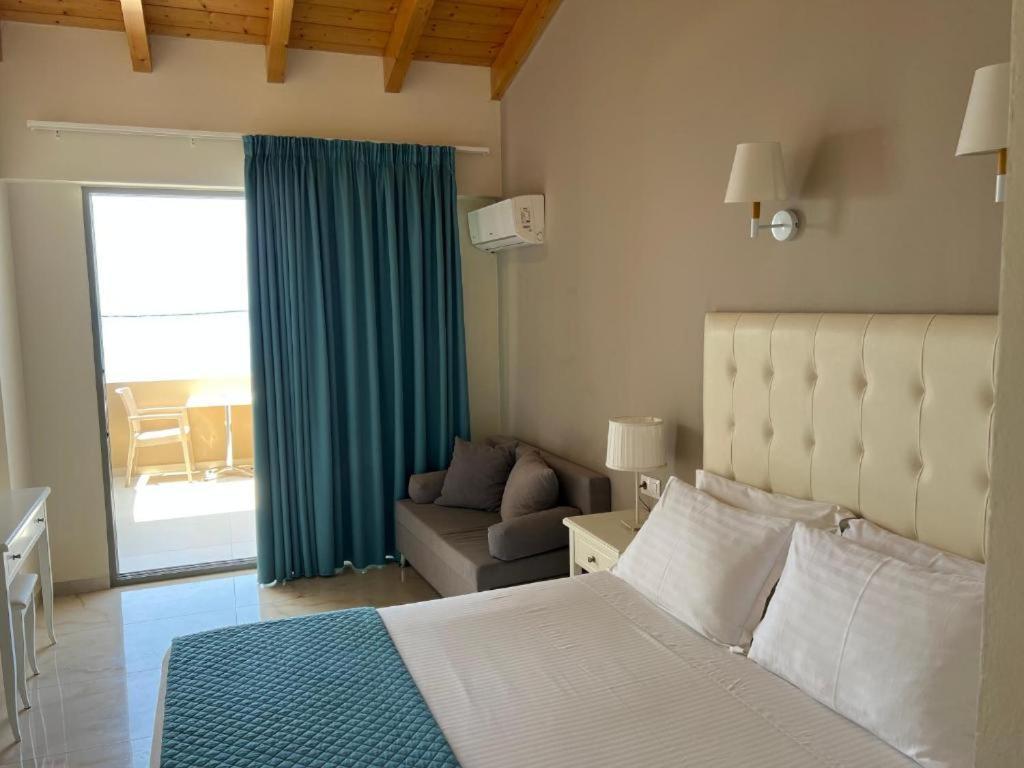 Habitación Doble Deluxe con balcón y vistas al mar
