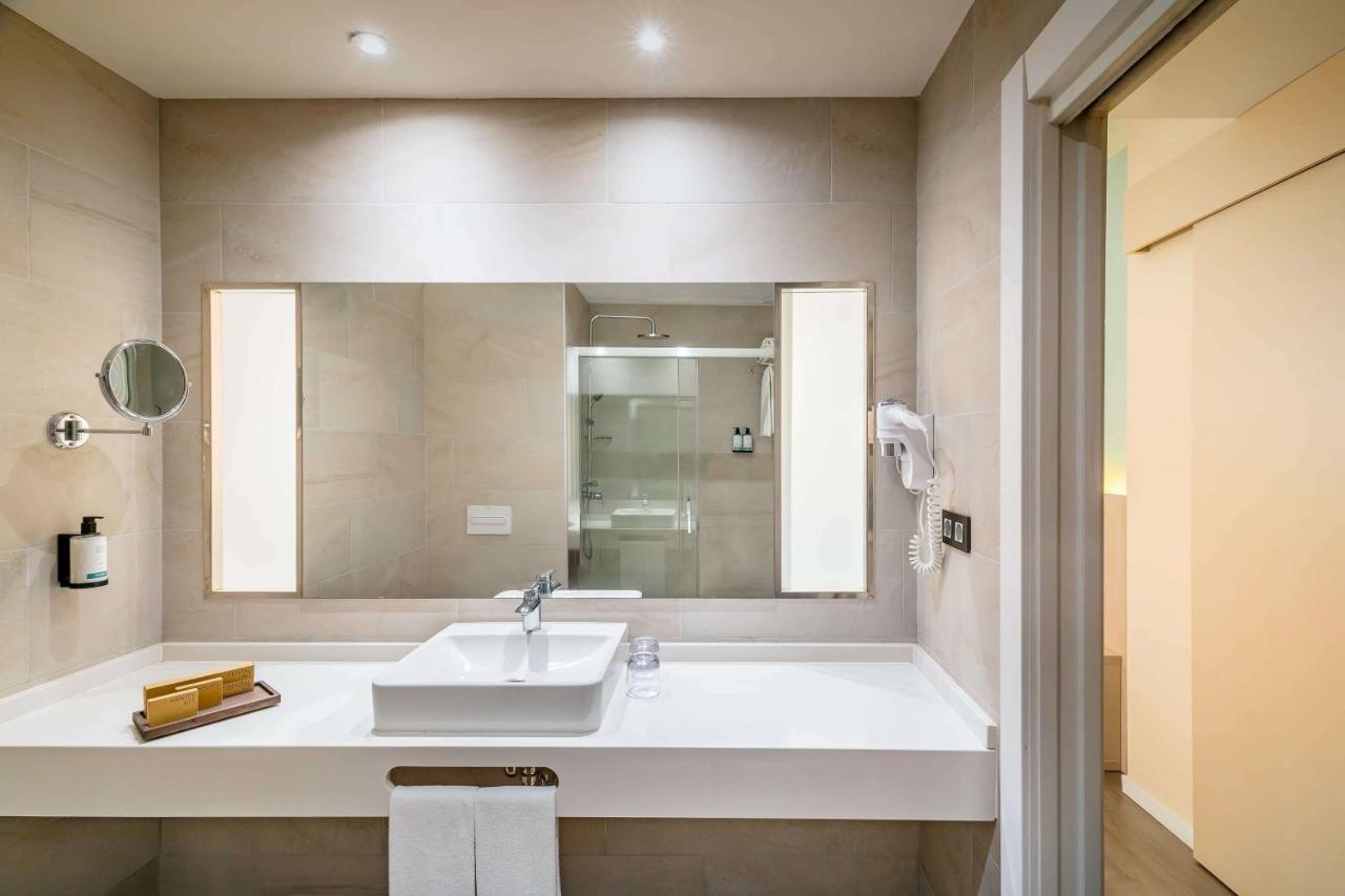 Quarto Duplo ou Twin Superior com Terraço e Vista Mar Lateral