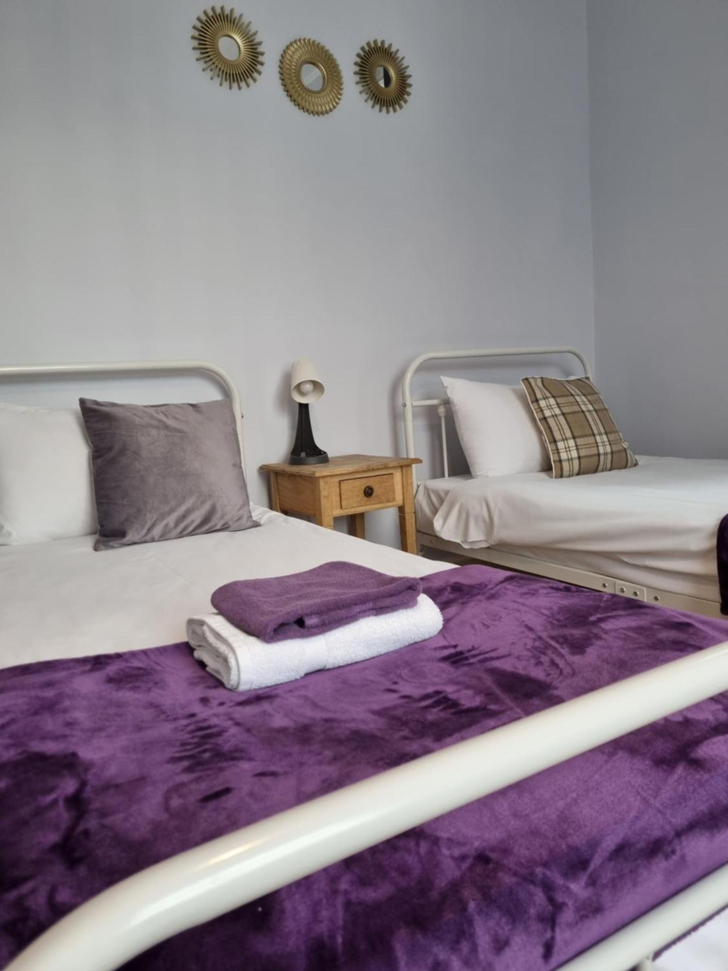 Quarto com 2 Camas de Solteiro