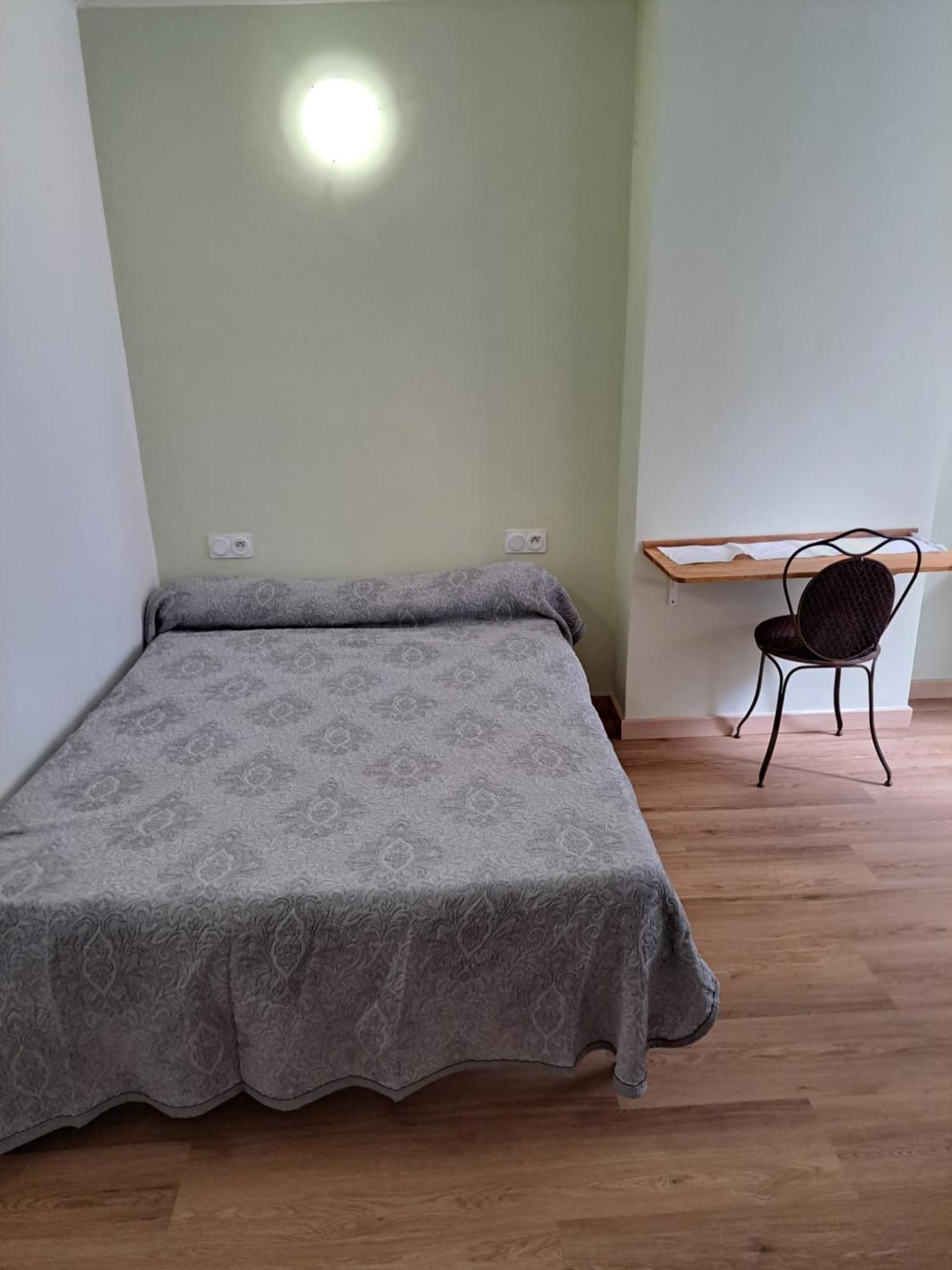 Habitación individual con aseo compartido