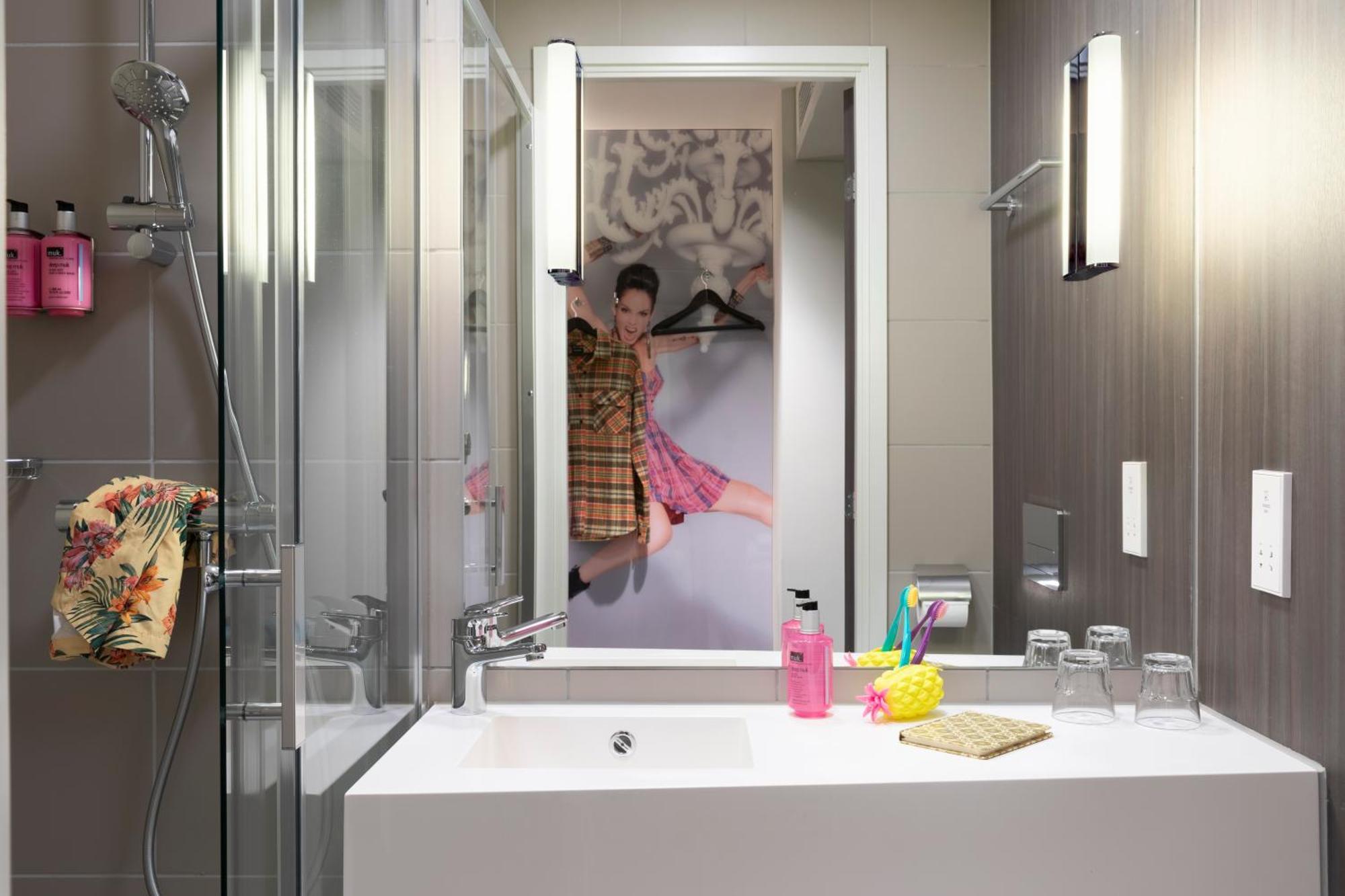 Moxy Sleeper Room, Guest room, 1 Queen,1531084882:JPEG