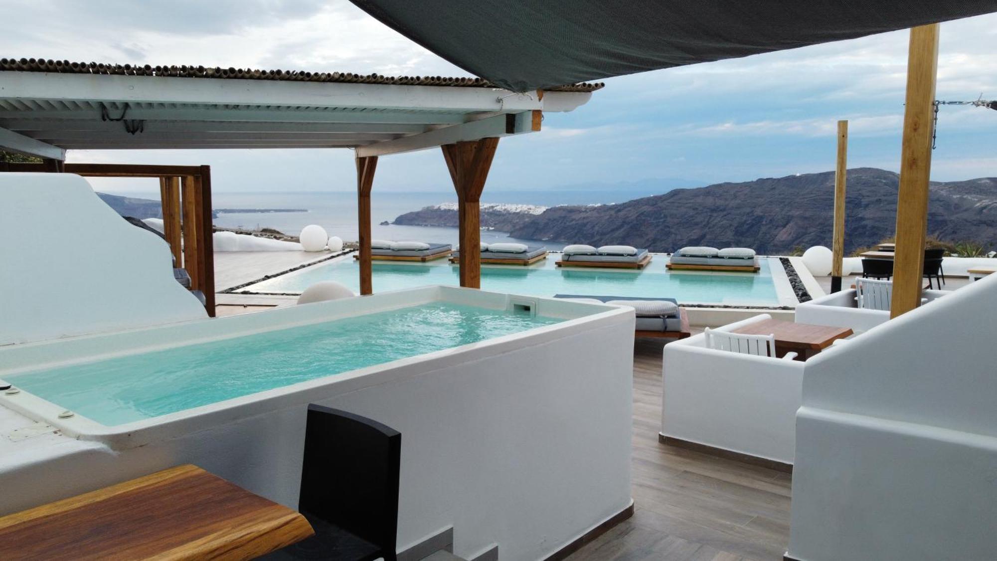 Executive Suite with Plunge Pool & Caldera View