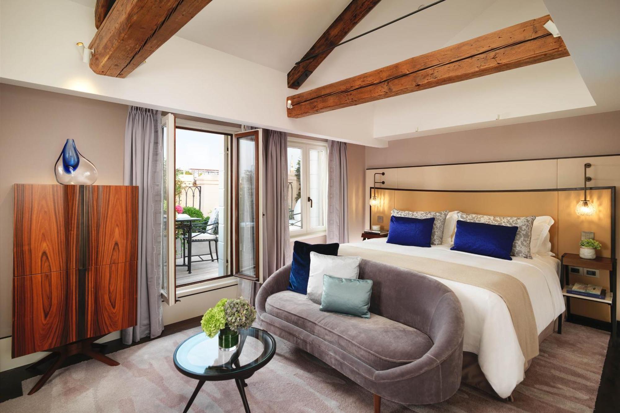 Kamer met Kingsize Bed en Uitzicht op de Gracht
