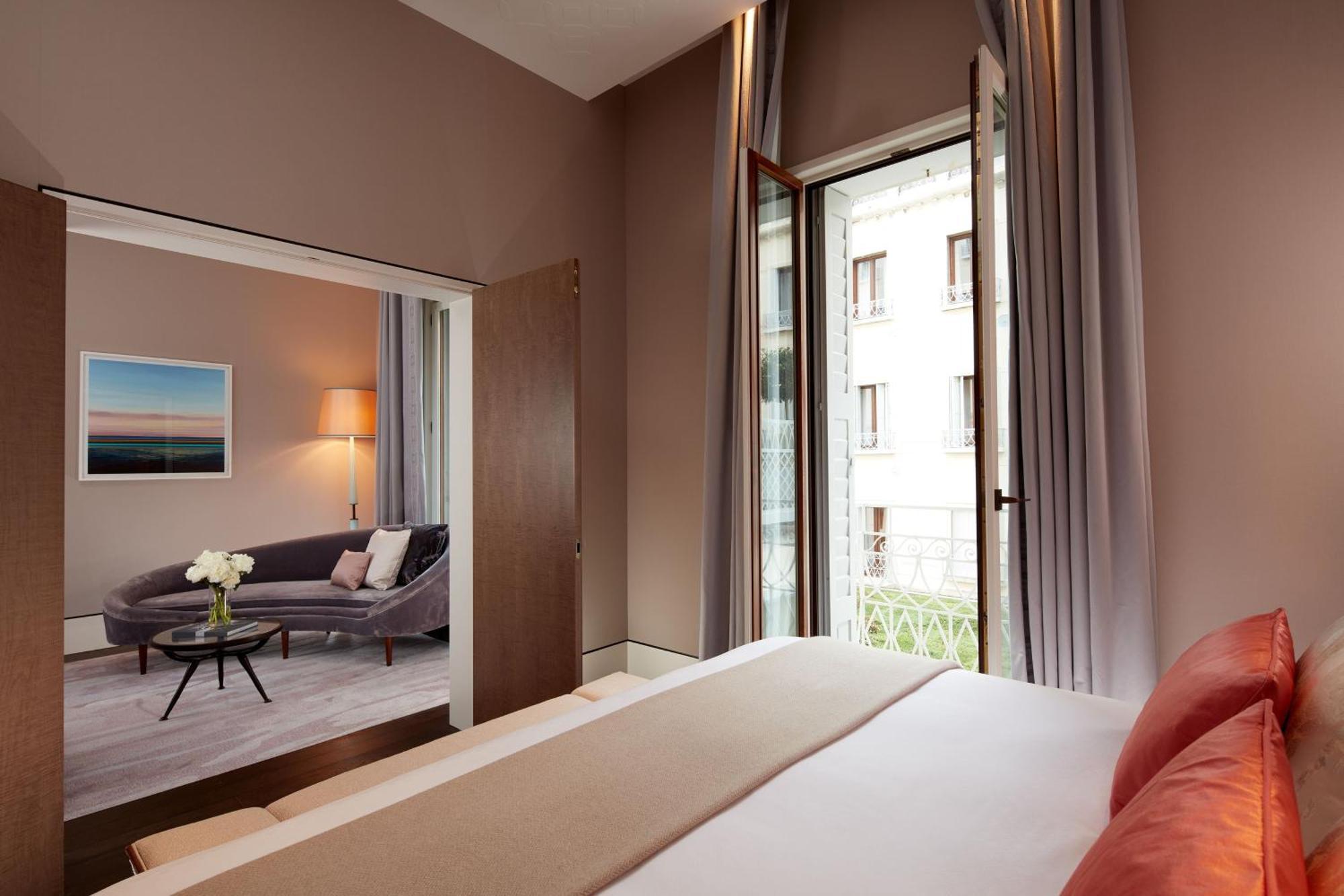 Venetiaanse Suite met 1 slaapkamer en kingsize bed en uitzicht op de stad