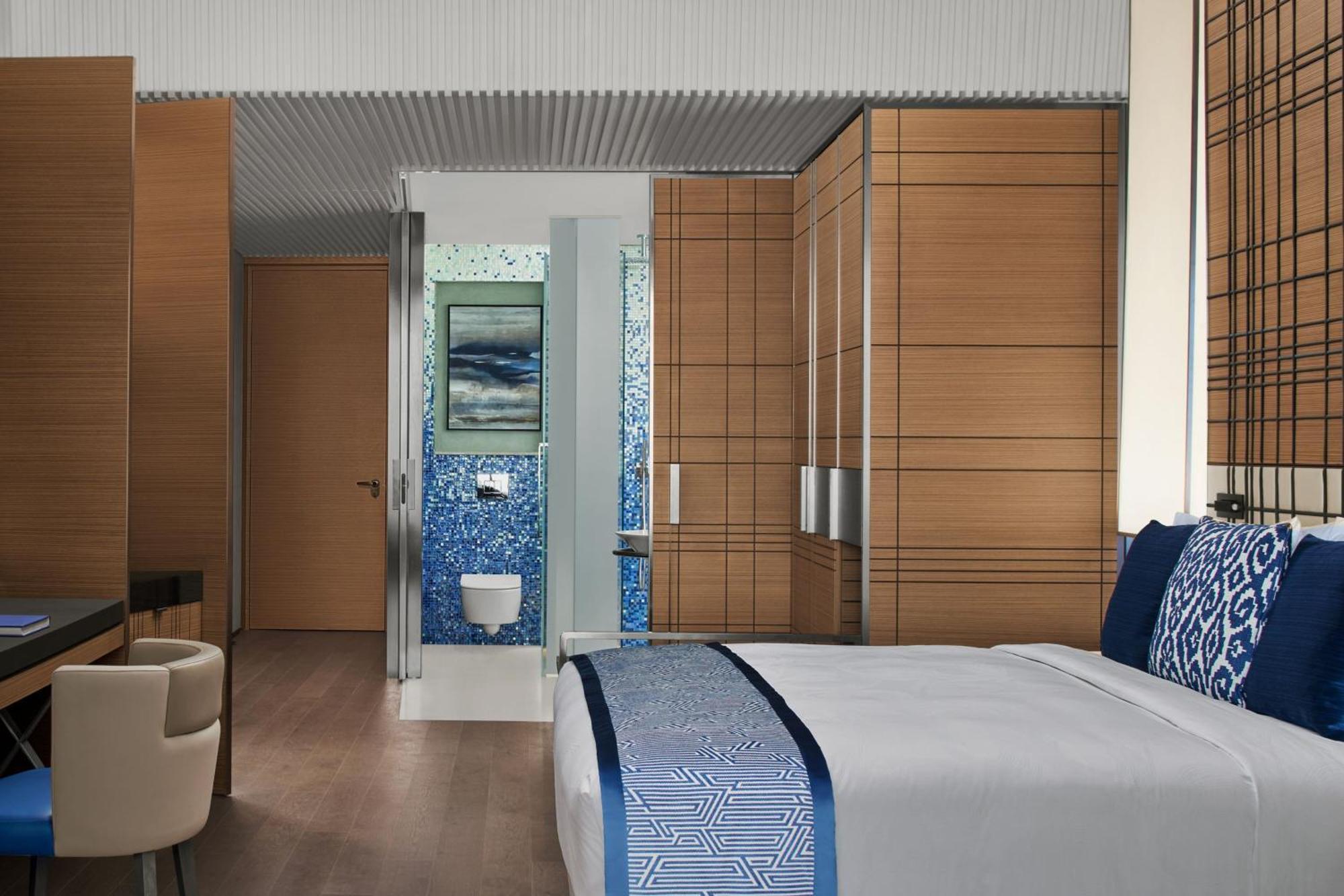 Deluxe Zimmer mit Kingsize-Bett, Balkon und Meerblick
