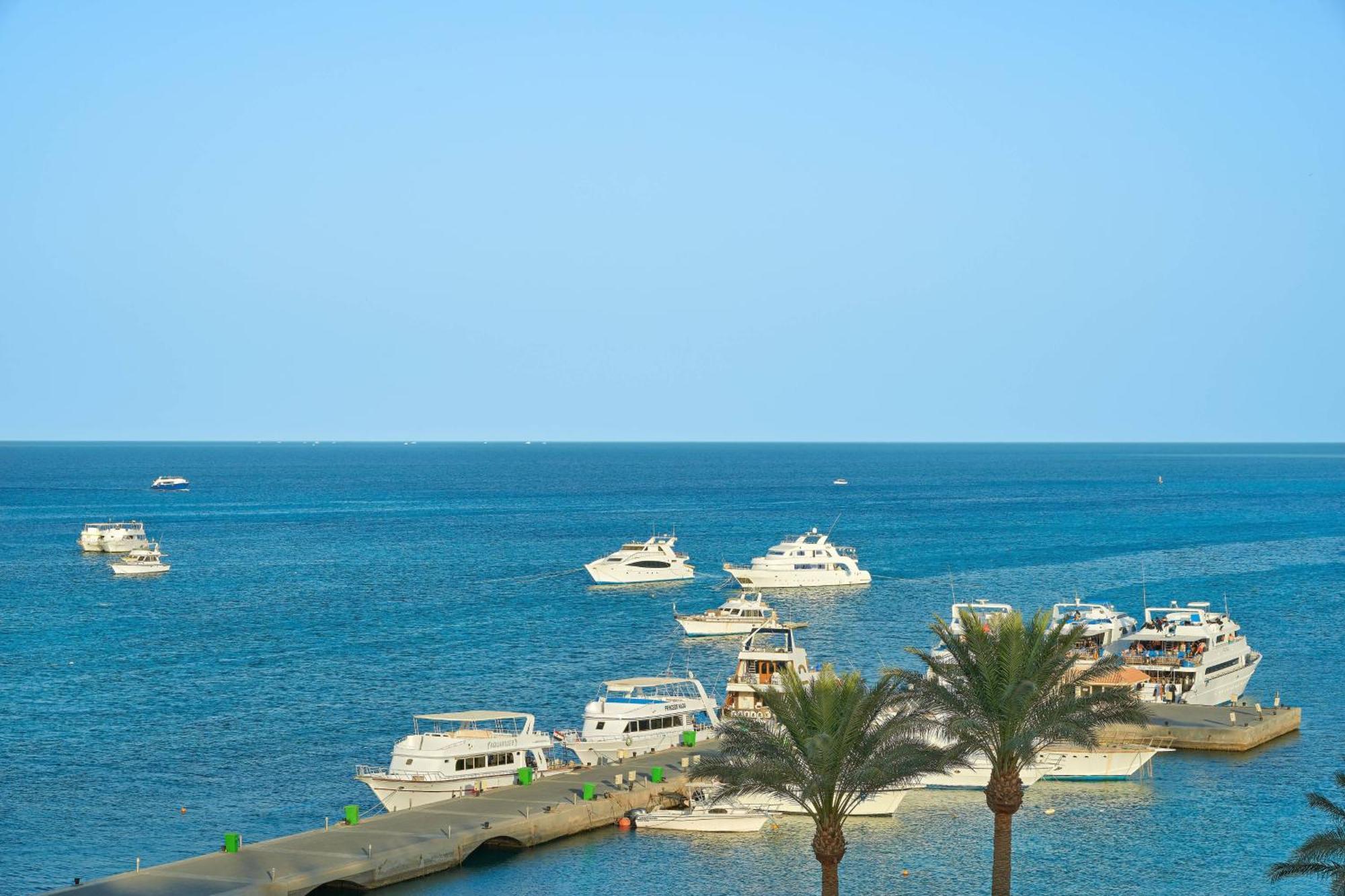 One-Bedroom Neptune King Suite with Balcony and Sea View