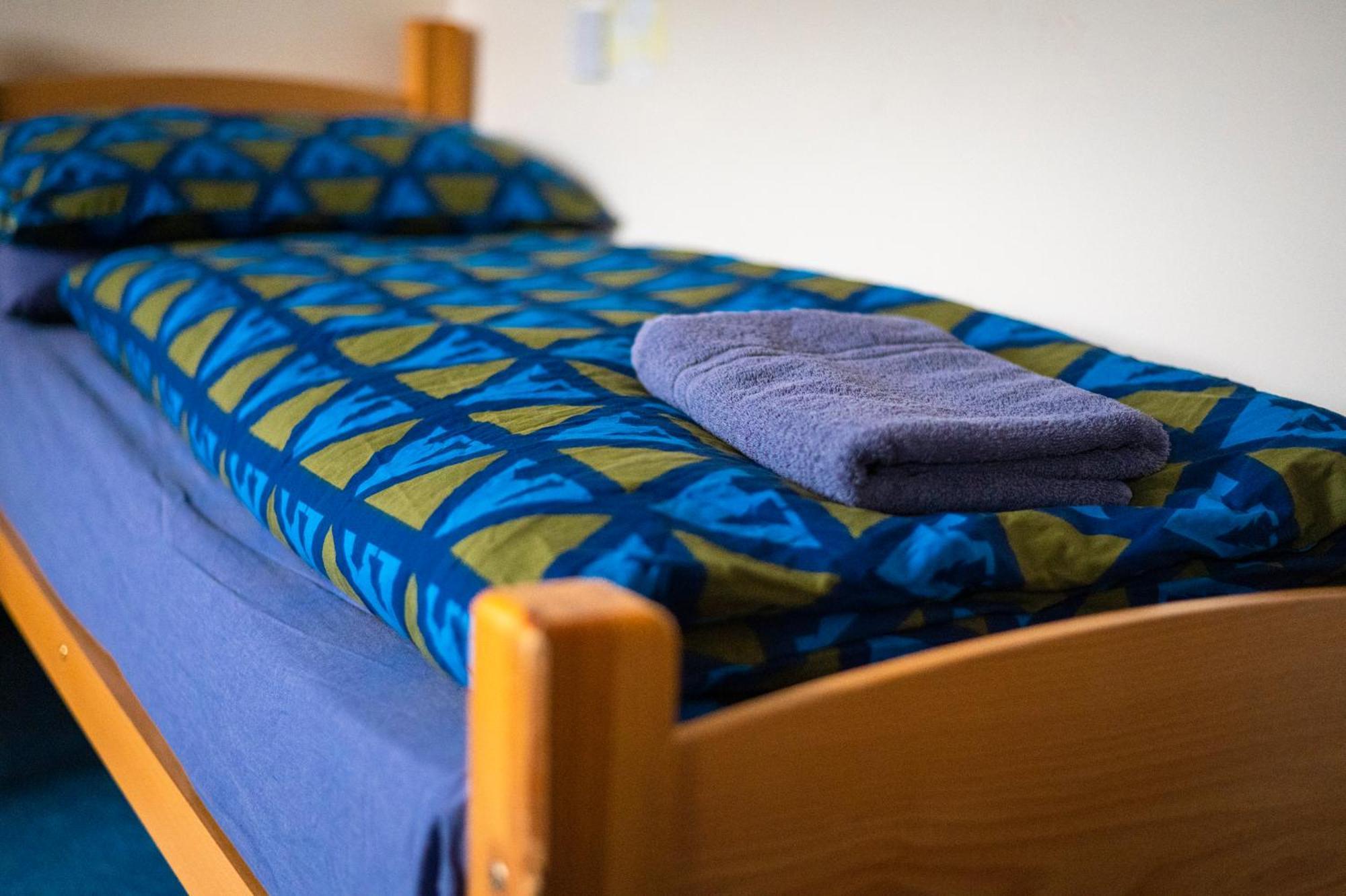 Lit Simple dans Dortoir pour Femmes