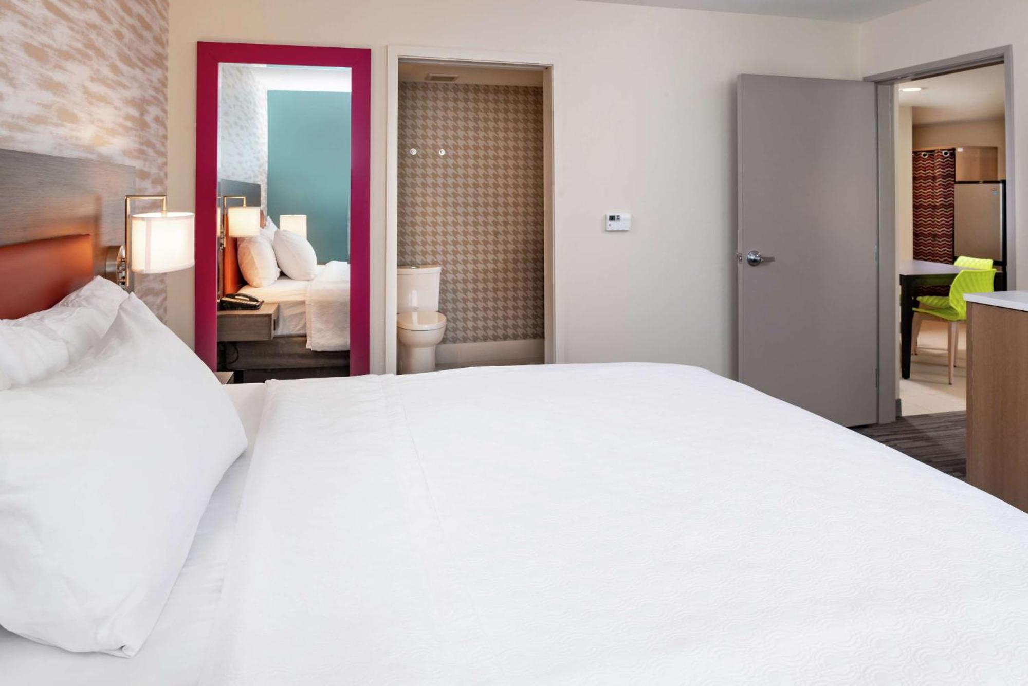 One-Bedroom King Suite - Non-Smoking