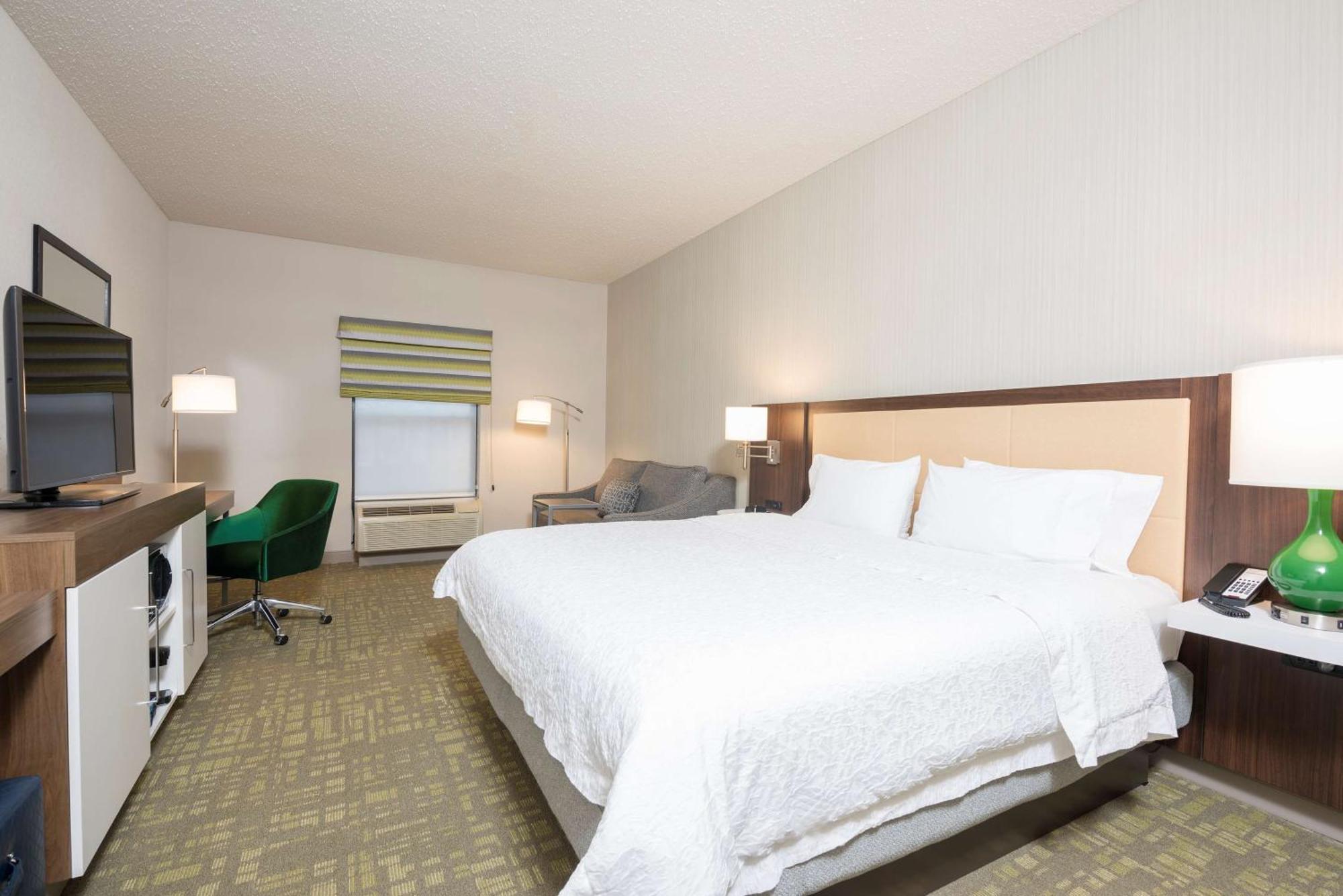 King Room with Sofa Bed and Study - Non-Smoking