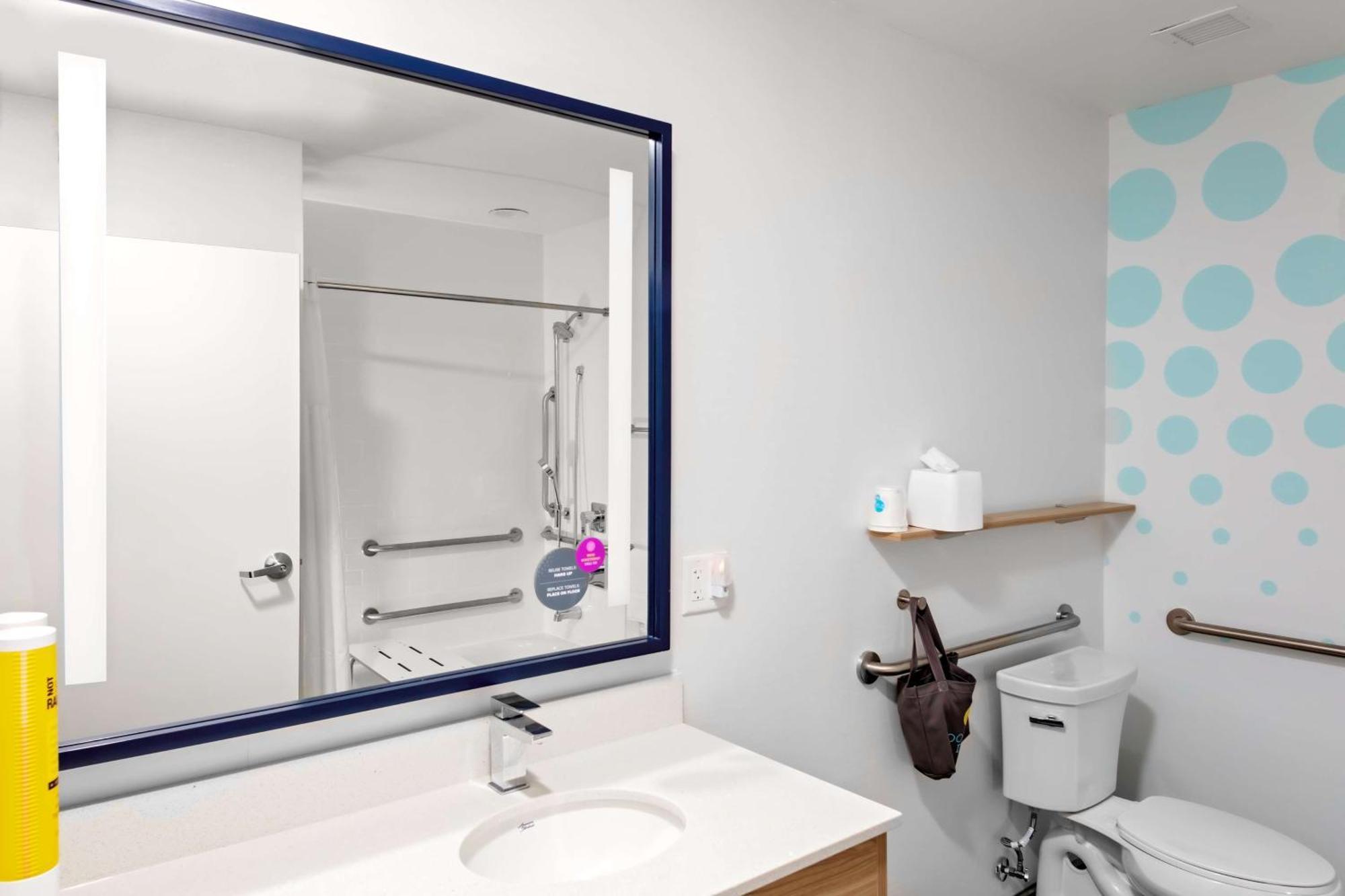 Queen Room with Two Queen Beds - Mobility Access