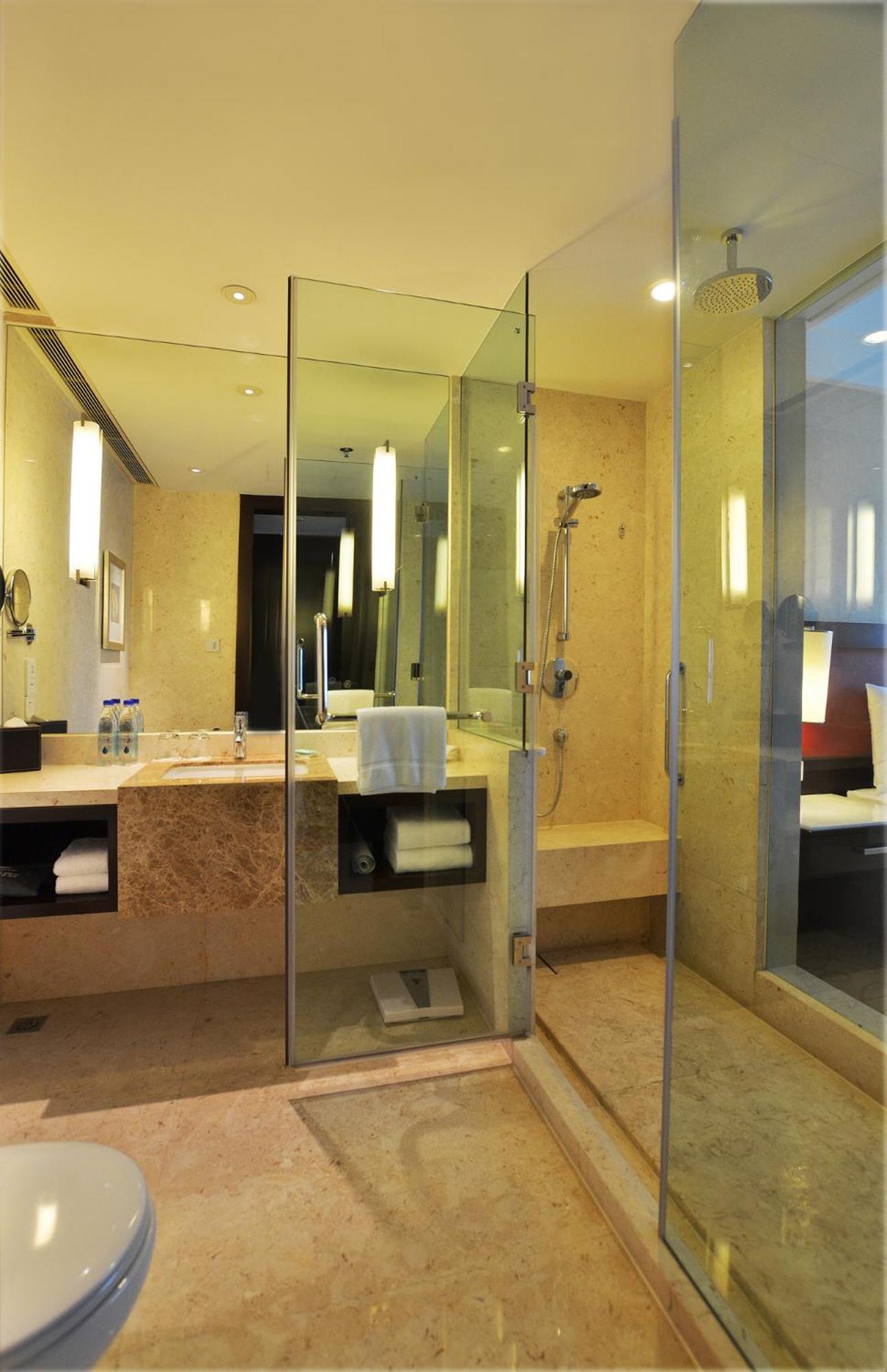 Deluxe Twin room Guest room 2 Double City view