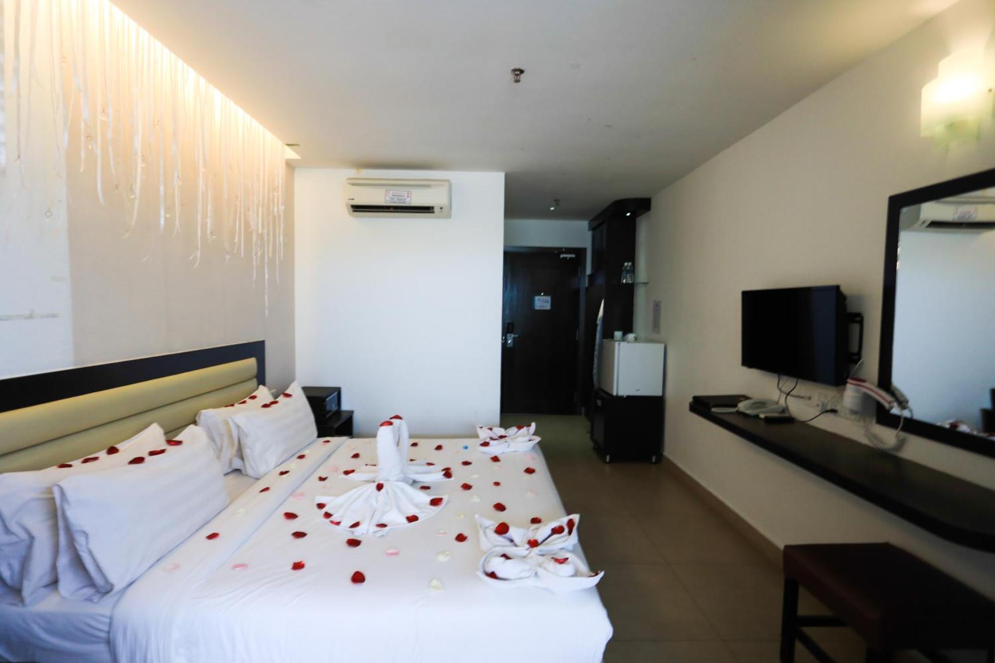 Honeymoon Suite