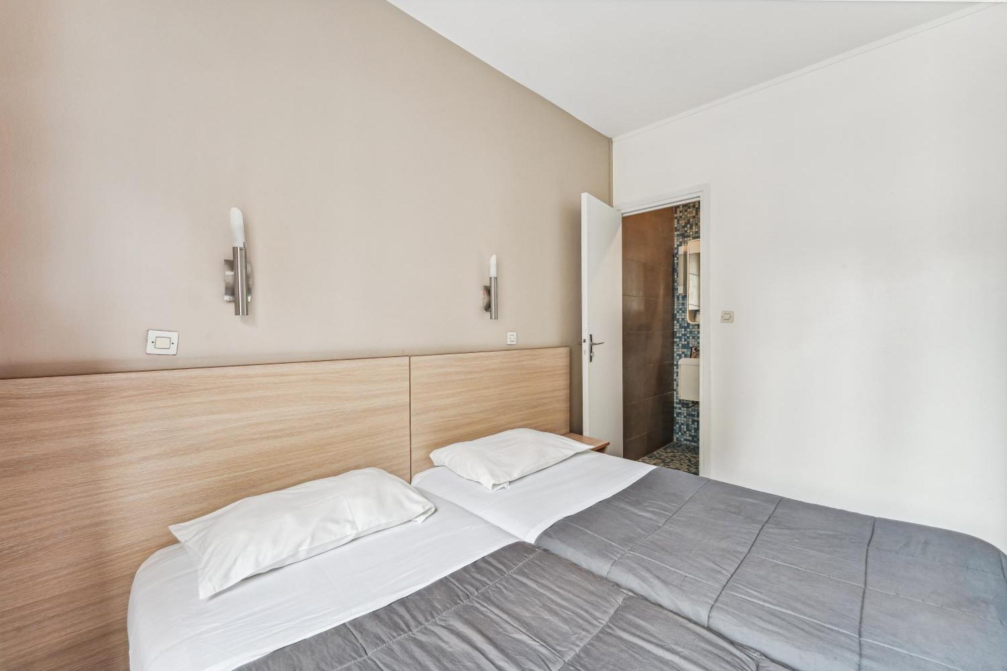 Zweibettzimmer mit eigenem Bad