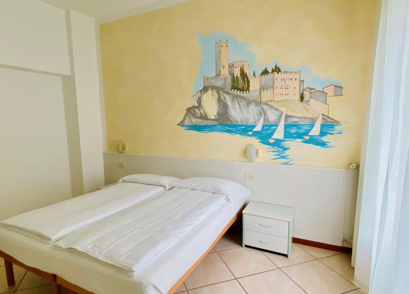 Doppel- oder Zweibettzimmer