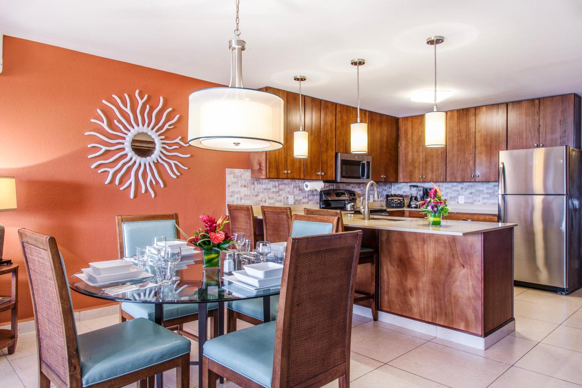 Deluxe One-Bedroom Suite with Fully Equipped Kitchen