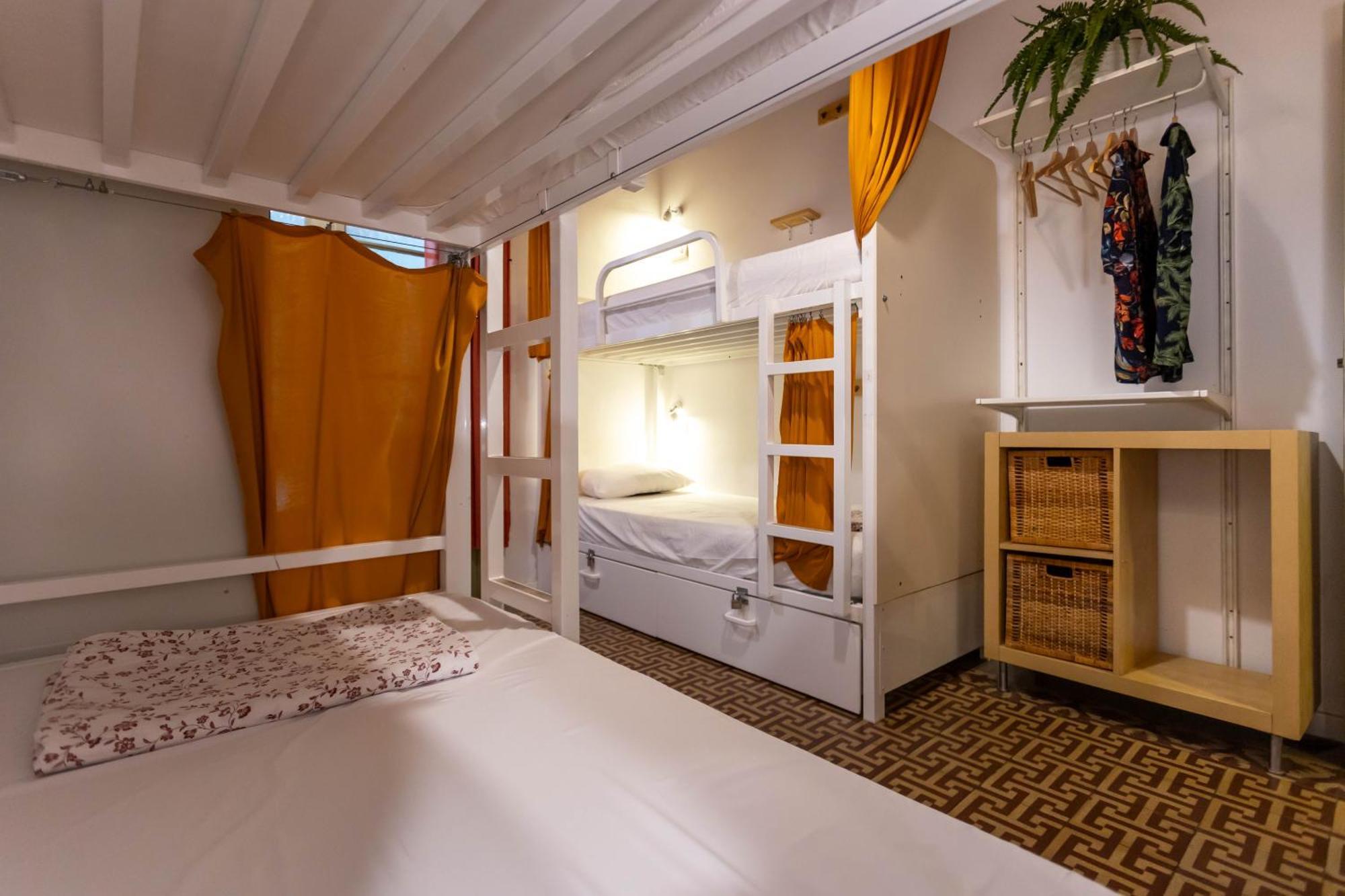 Bed 4-Bed Mixed Dormitory Room
