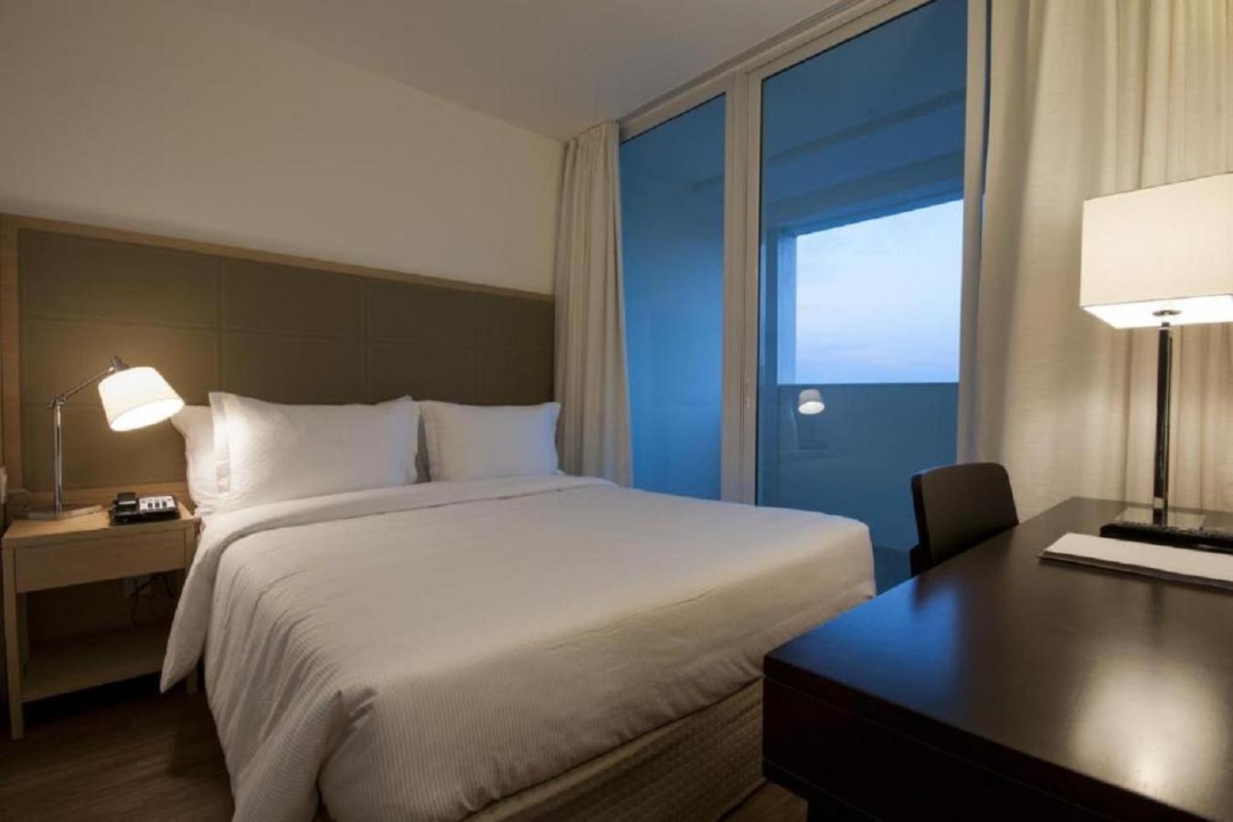 Superior Room Queen Size Bed