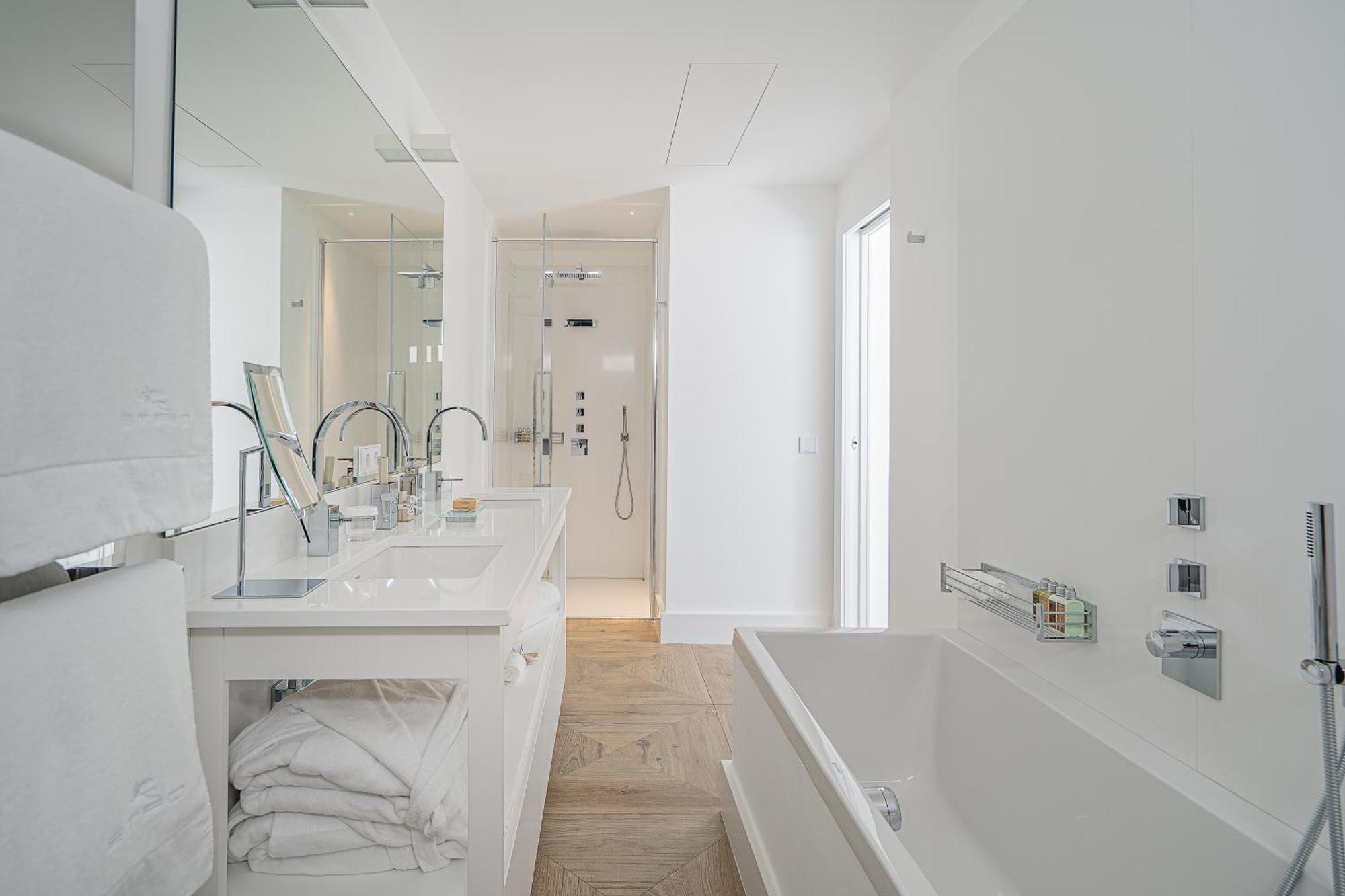 Deluxe Double or Twin Room Sea View