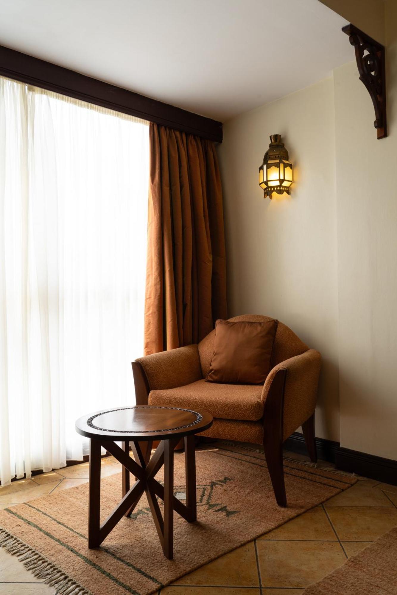 Superior Room  2 Single Beds, 24Sqm, Air Conditionned, Room Service, Tea And Coffee, Flat Screen Tv