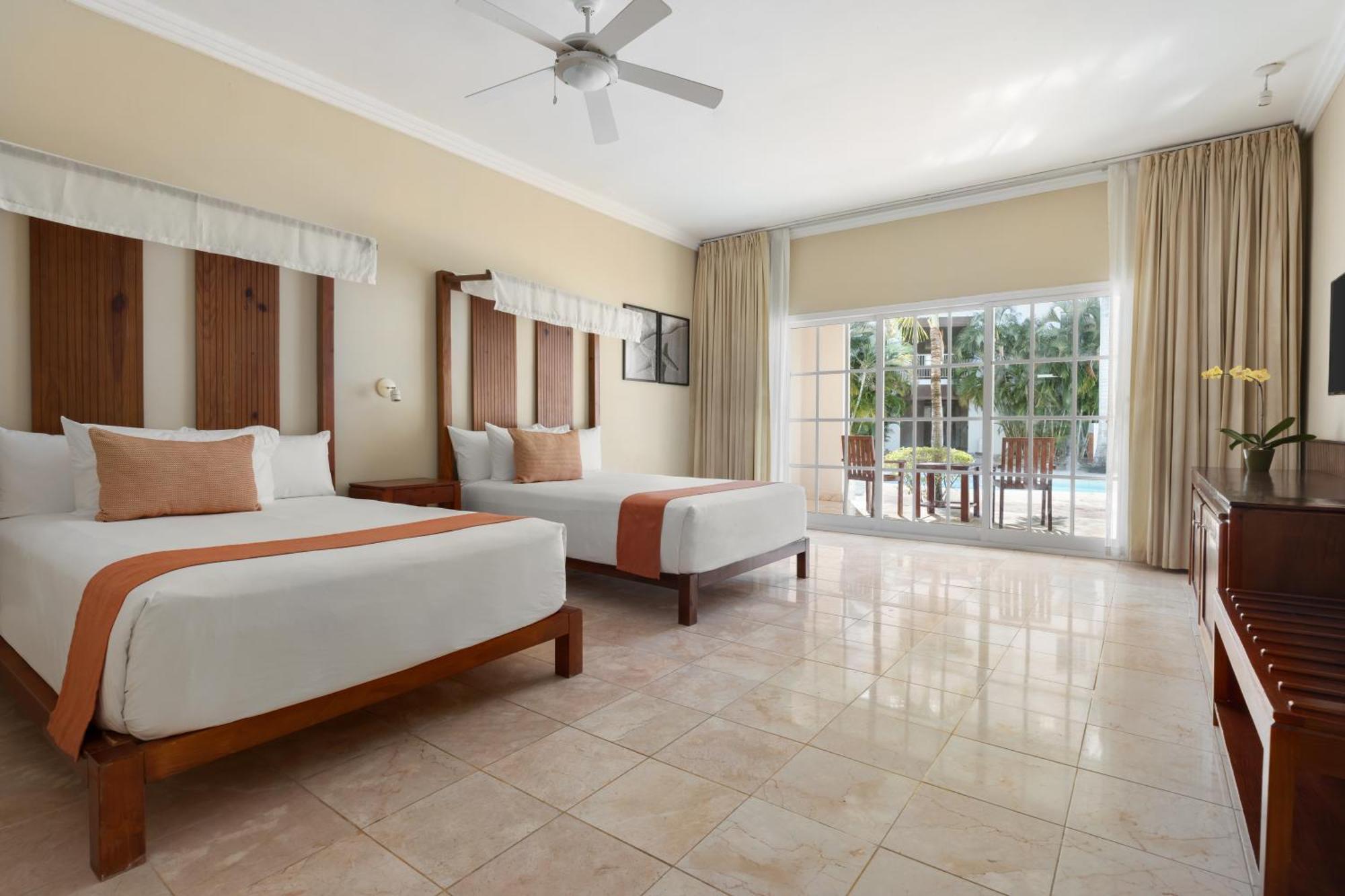 Habitación Doble Deluxe con vistas a la piscina