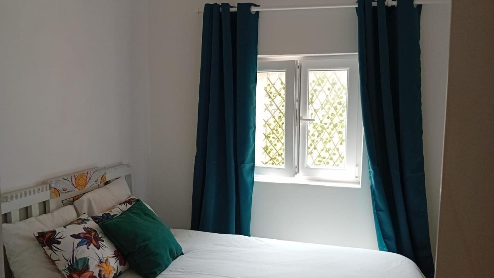 Quarto Individual com Chuveiro e Vaso Sanitário Compartilhados