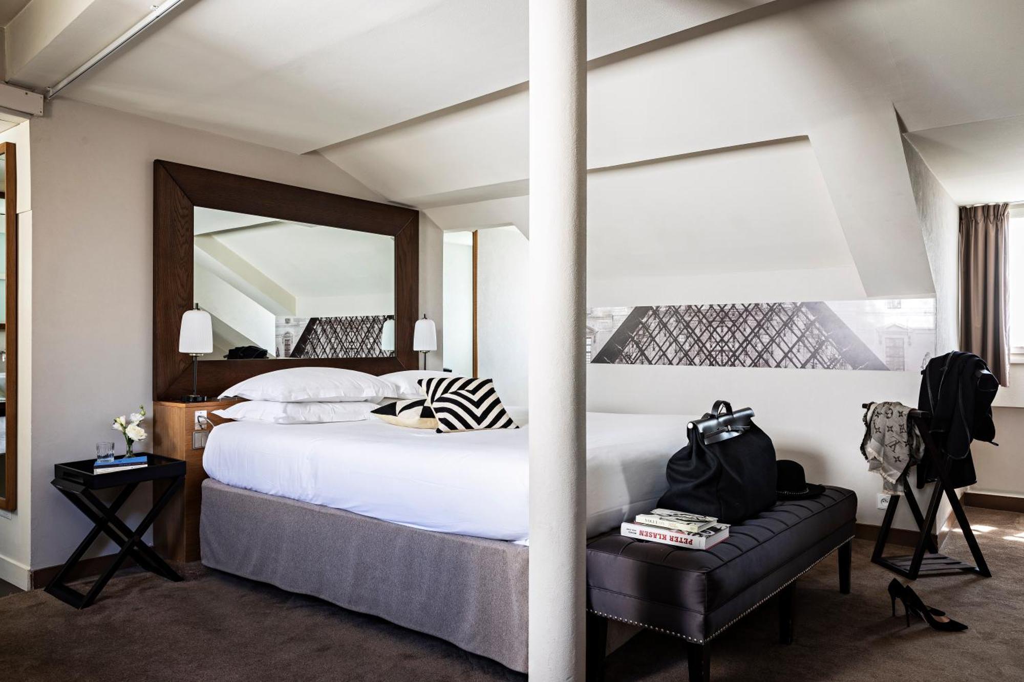 Quarto King Premium com Sofá-cama