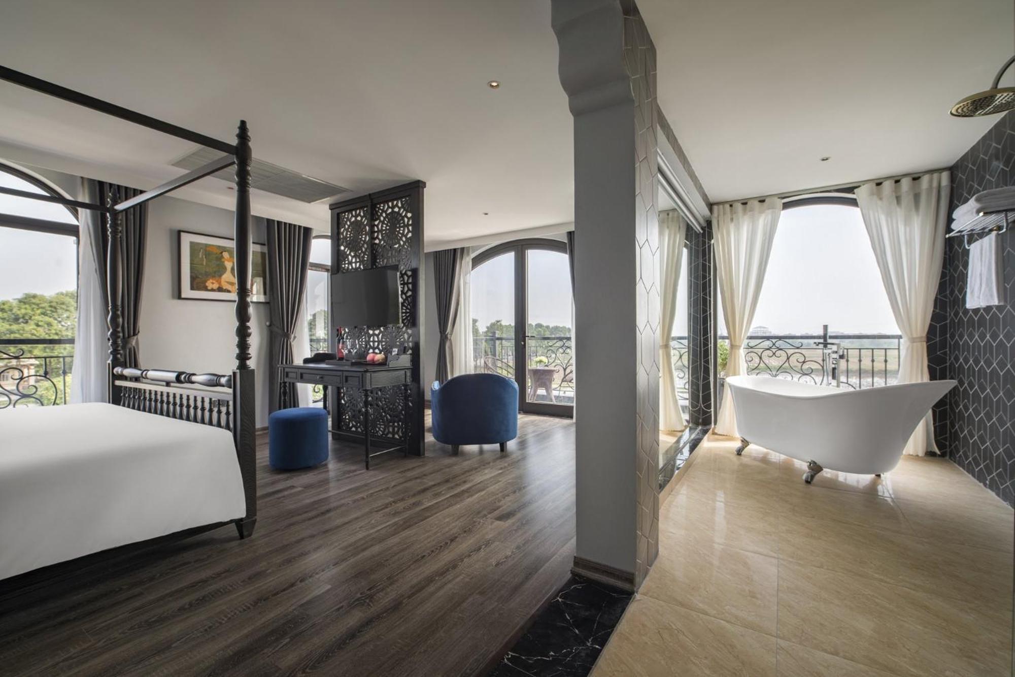 King Suite Balcony
