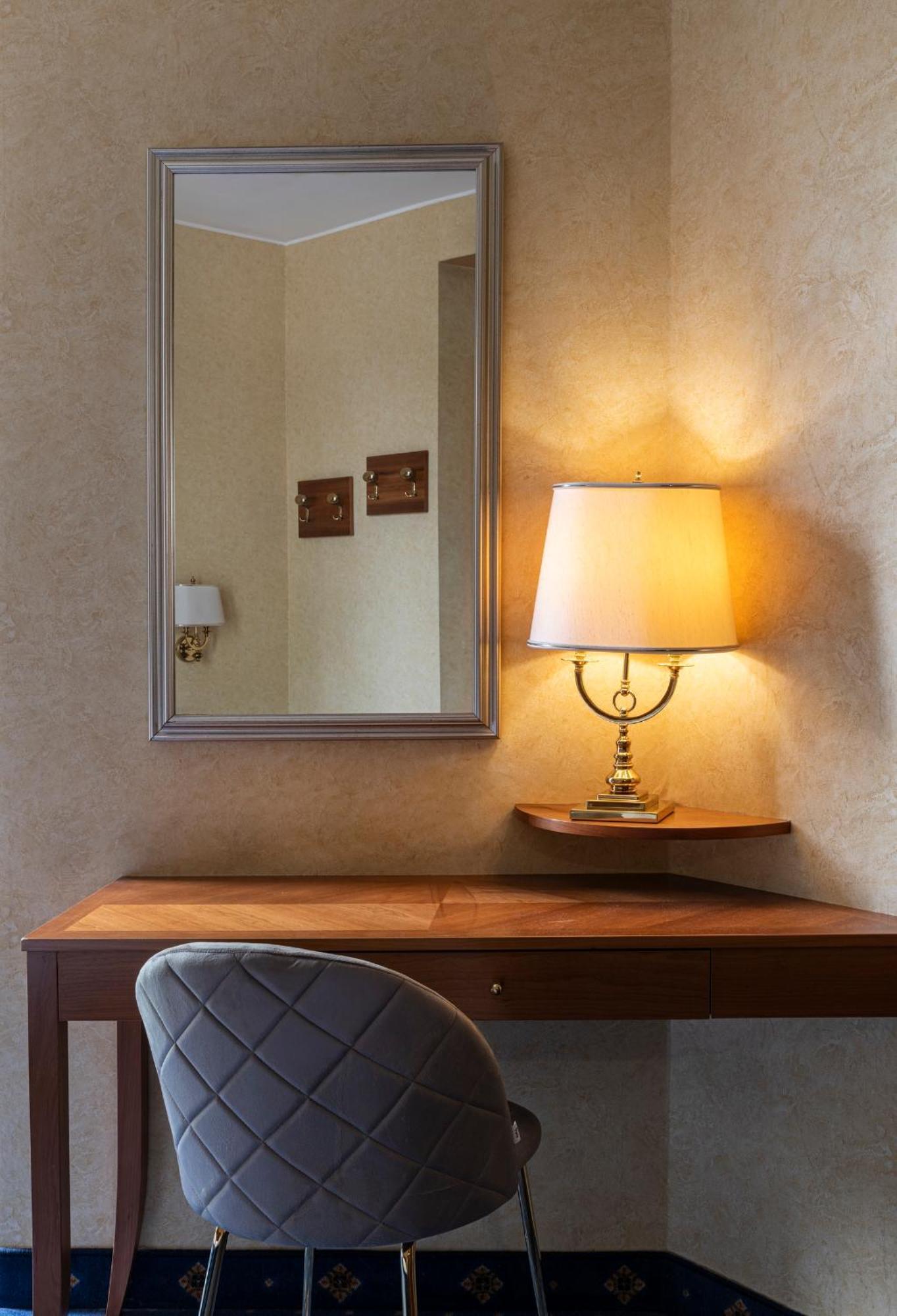 Small Single Room,1597545214:JPEG