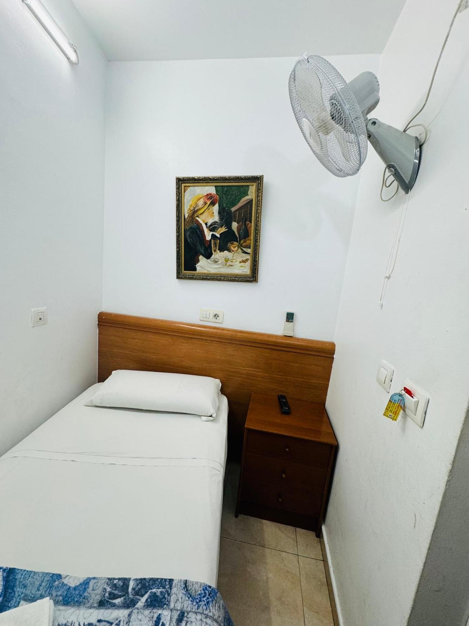 Single Room Private Bathroom