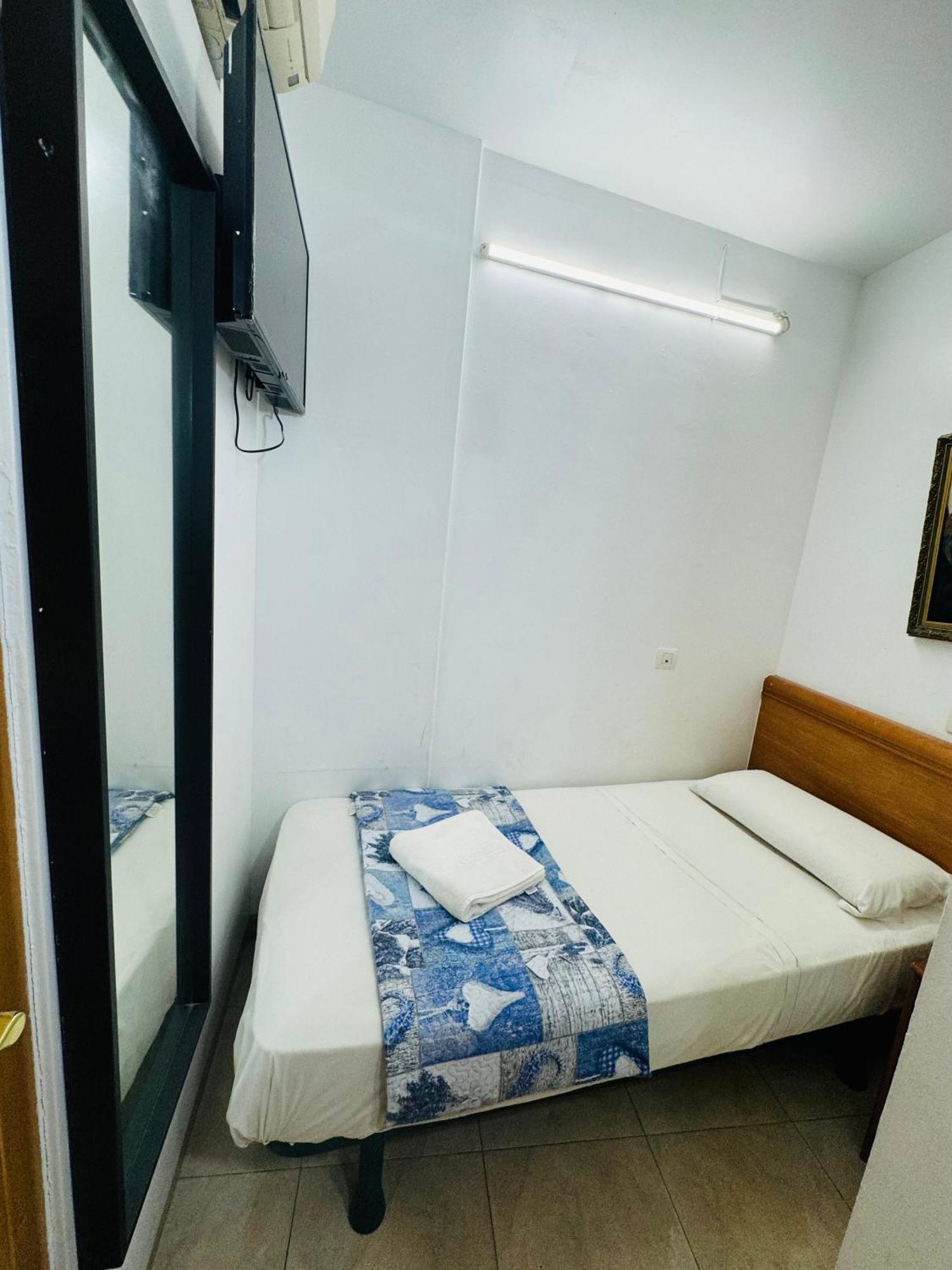 Single Room Private Bathroom