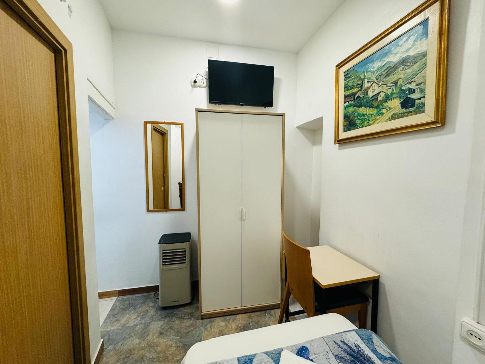 Large Single Room
