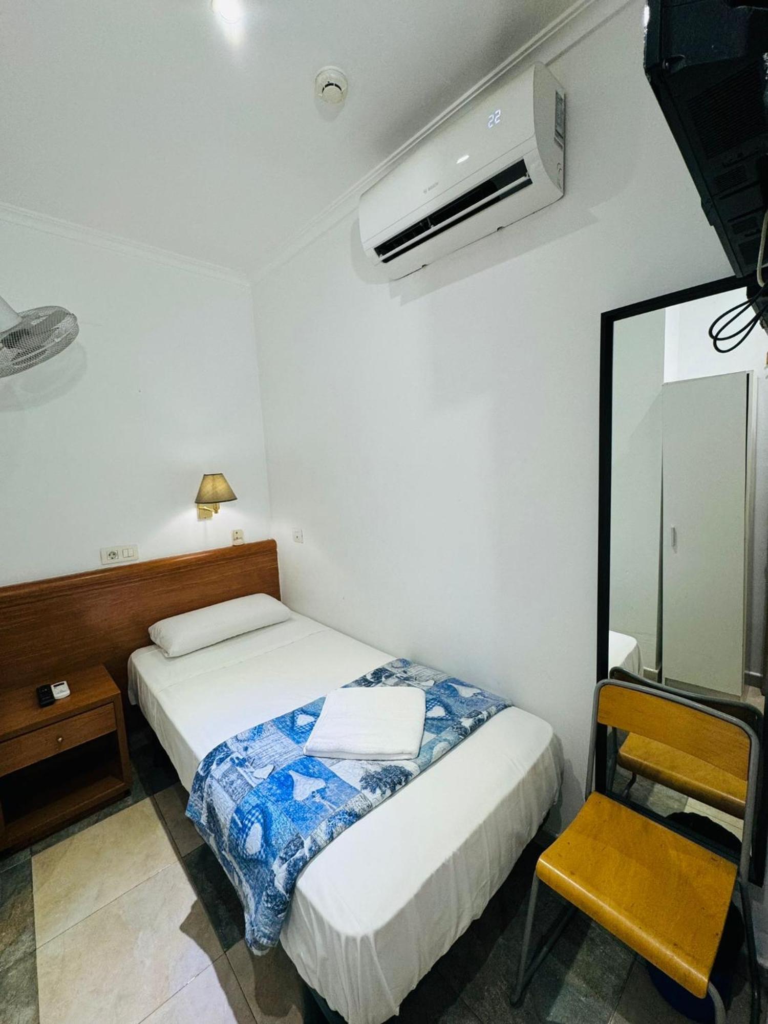 Single Room Shared Shower Toilet