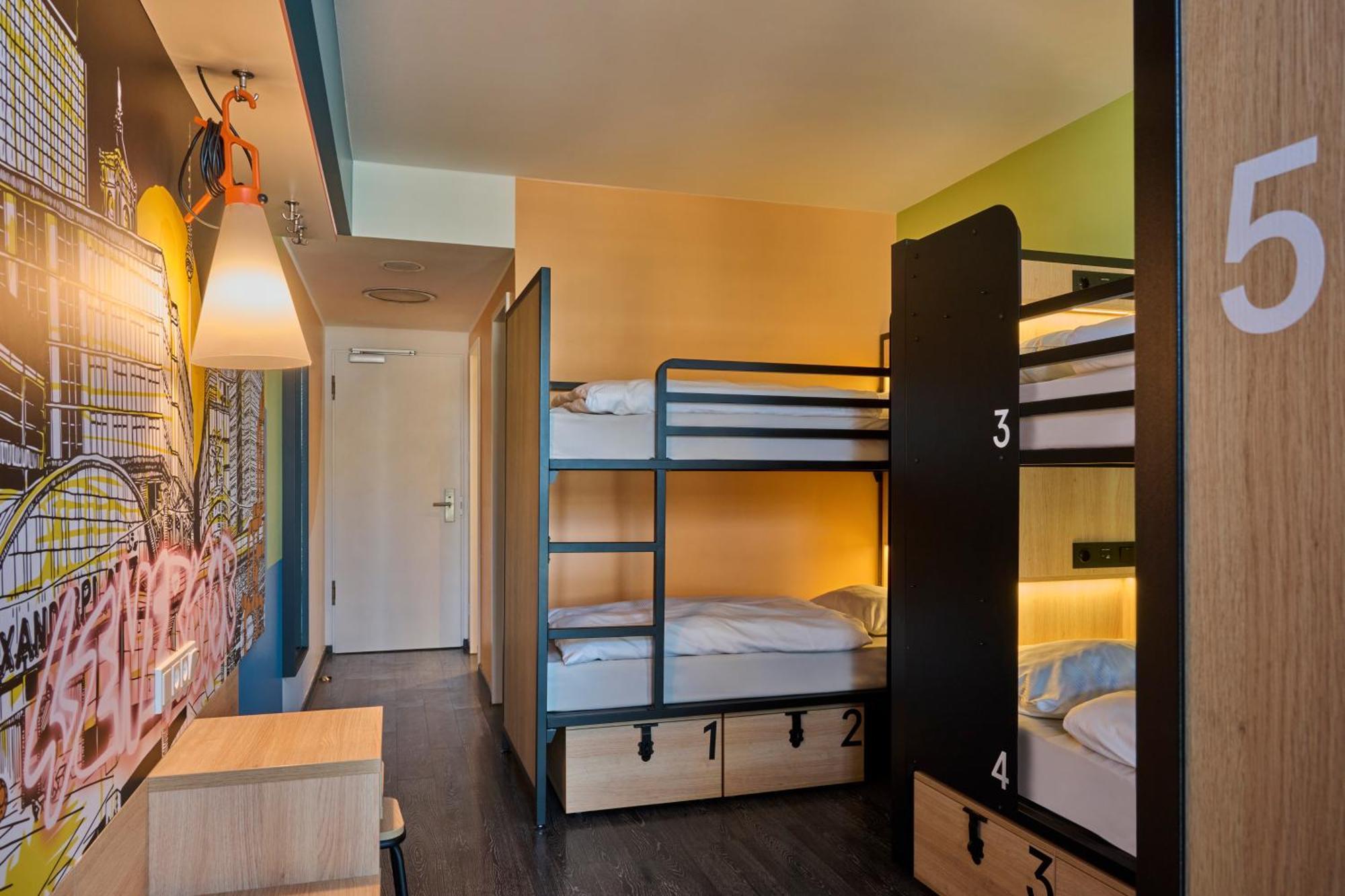 Chambre 6 Lits avec Salle de Bains Privative