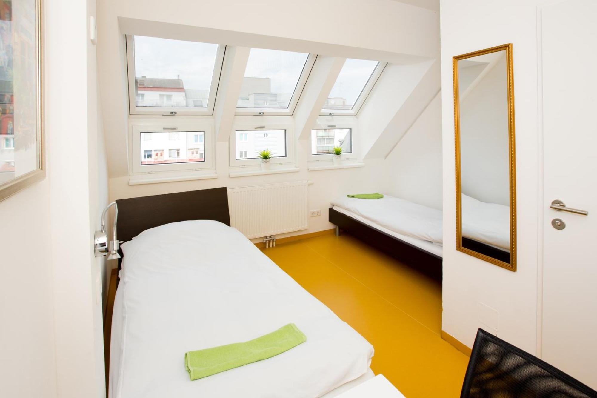 Tweepersoonskamer met 2 Aparte Bedden