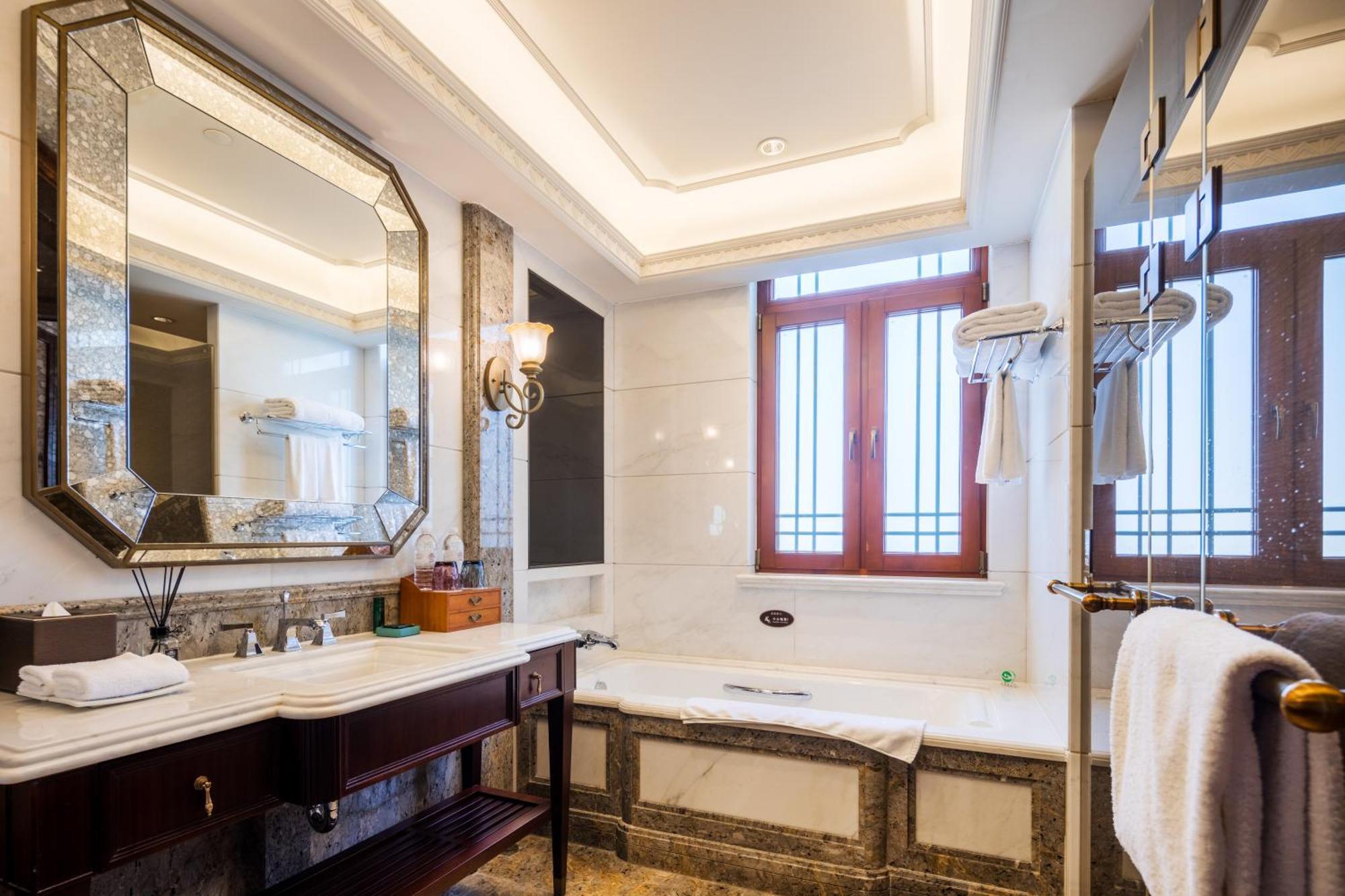 Donghu Family Room