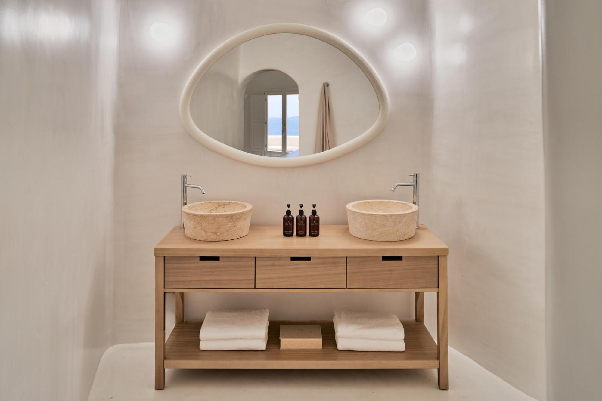 Wet Allure Suite, 1 Bedroom Suite, 1 King, Caldera view, Sea view