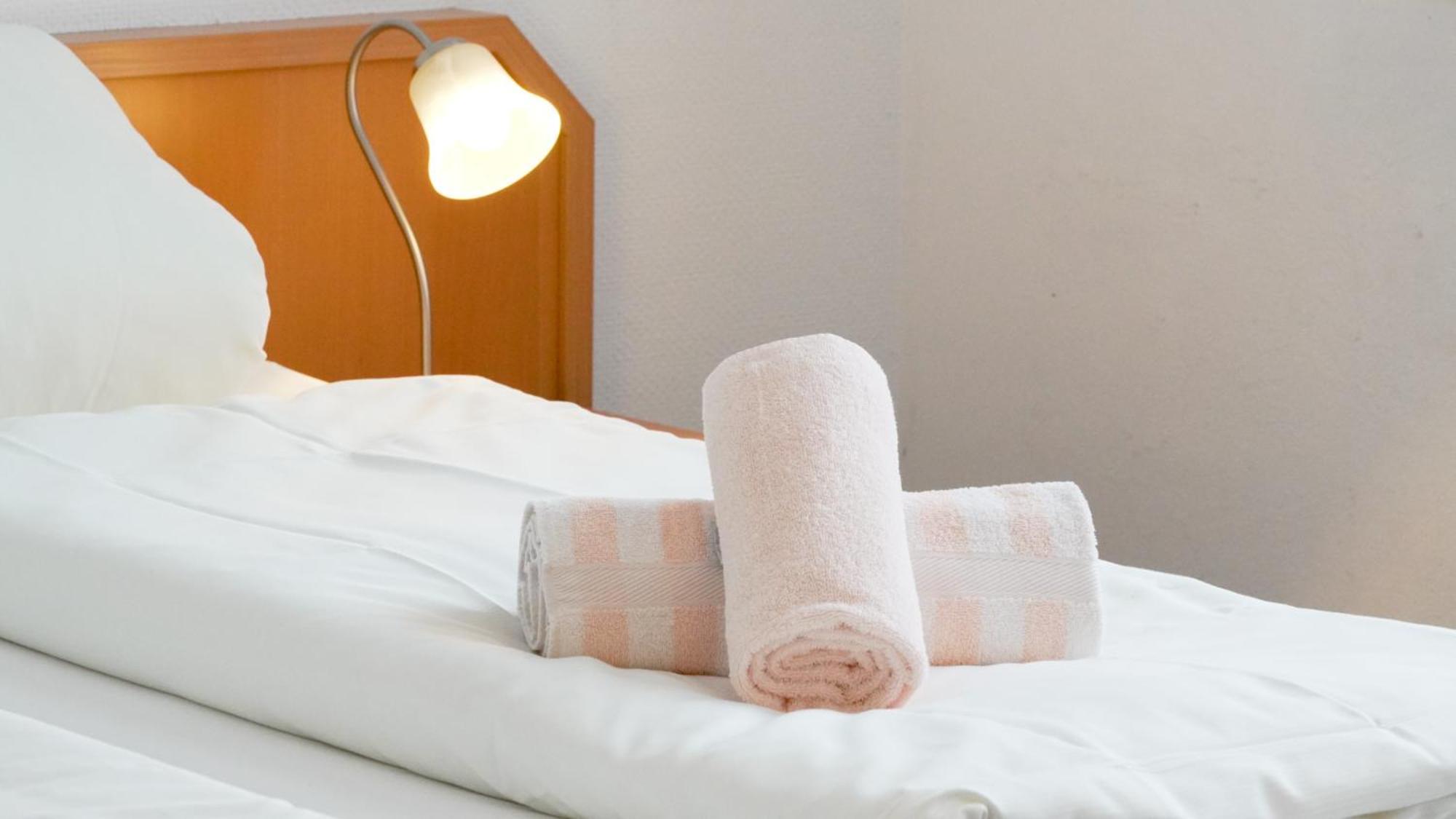 Zweibettzimmer mit Bad