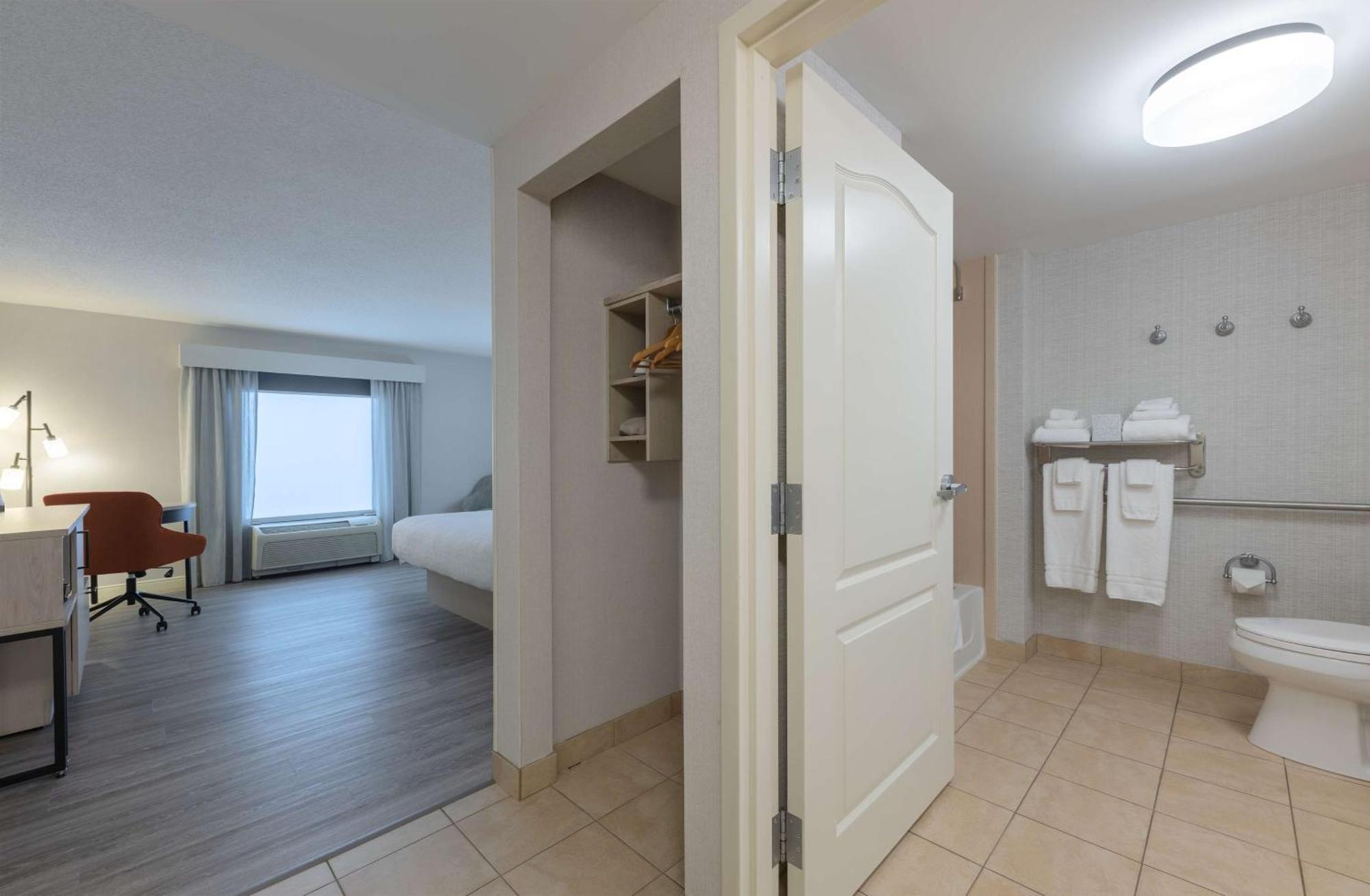 Chambre Lit King-Size pour Personnes à Mobilité Réduite - Non-Fumeurs