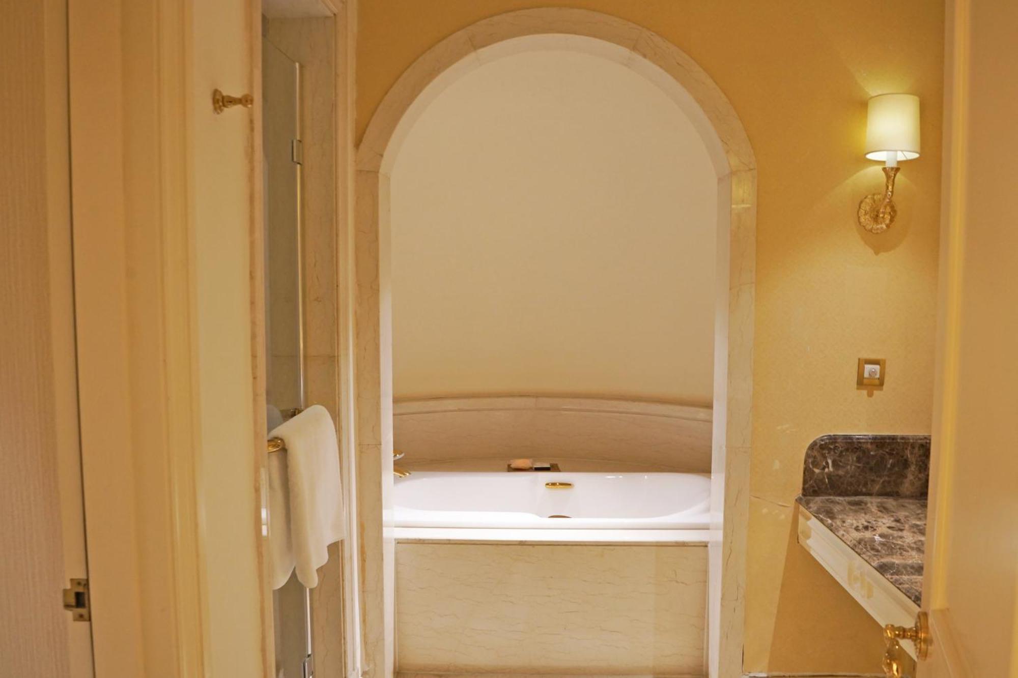 Club Deluxe Twin Room