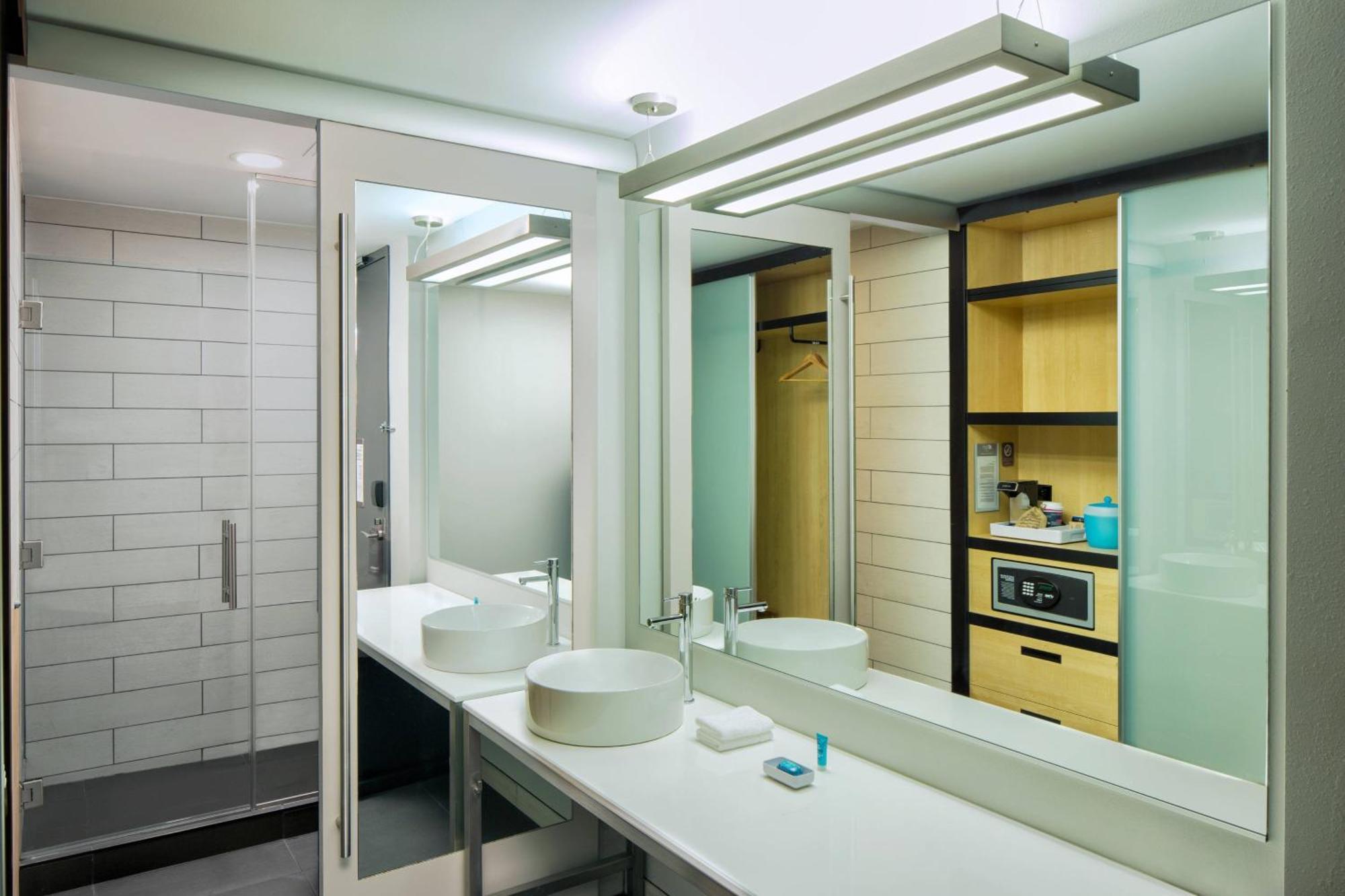 Aloft, Guest room, 1 King