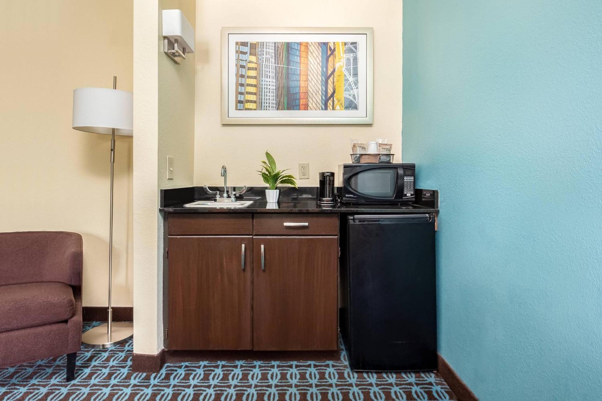 King Suite Wet Bar,1632228668:JPEG