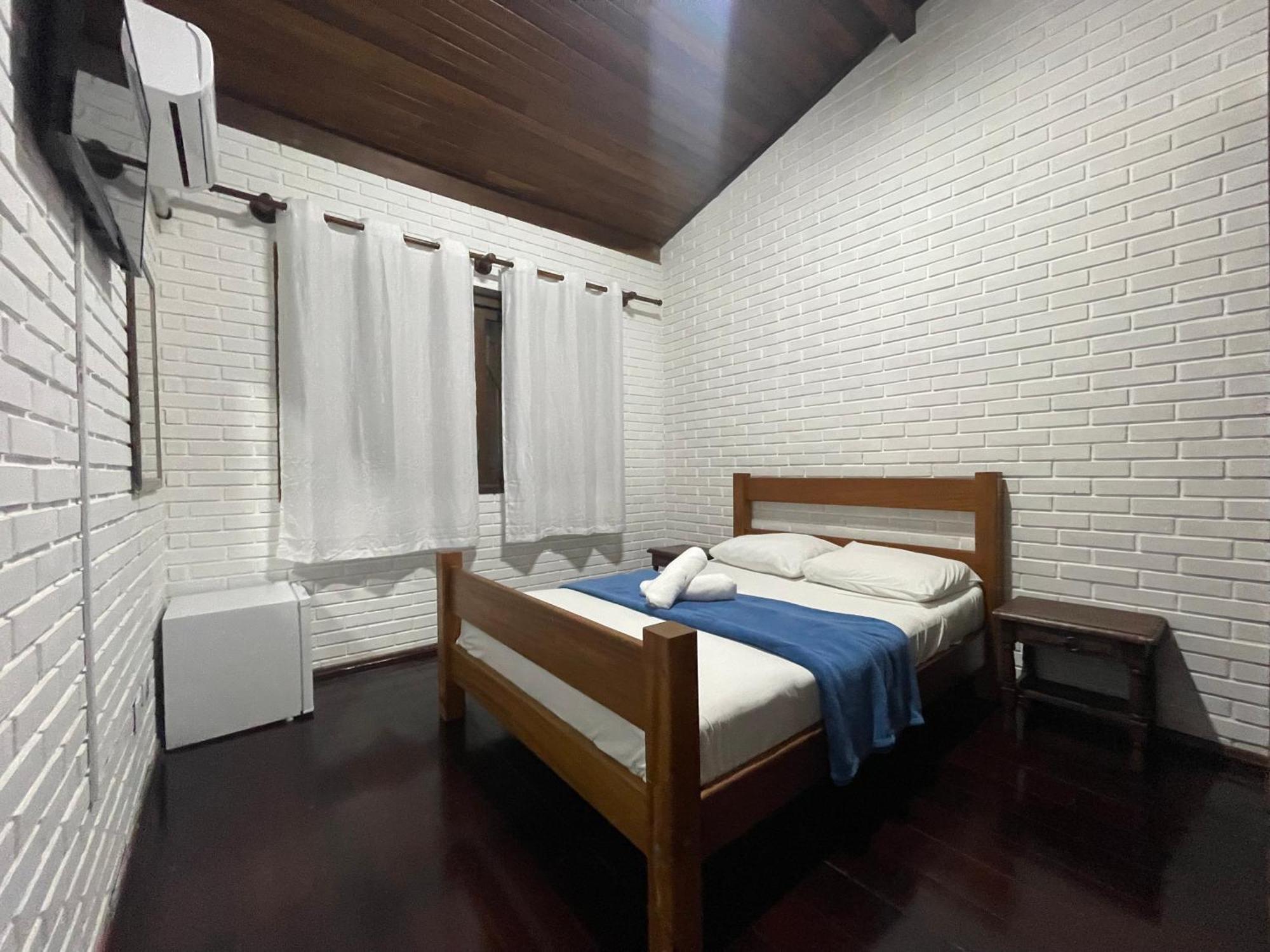 Quarto Duplo com Banheiro Compartilhado