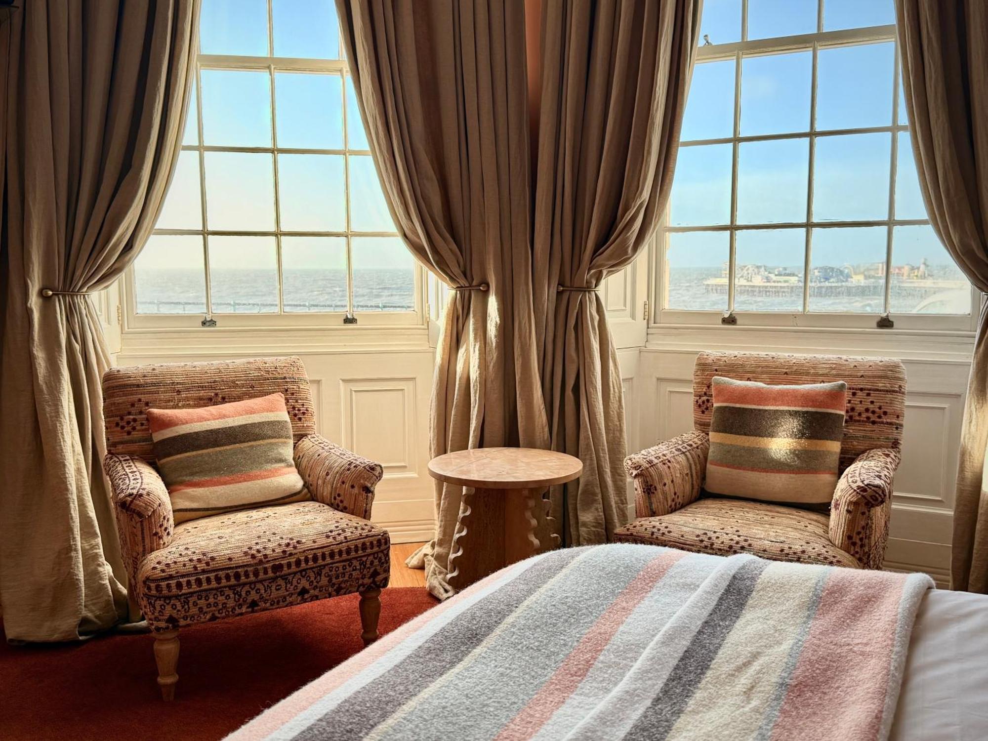 Zimmer mit Queensize-Bett und Meerblick