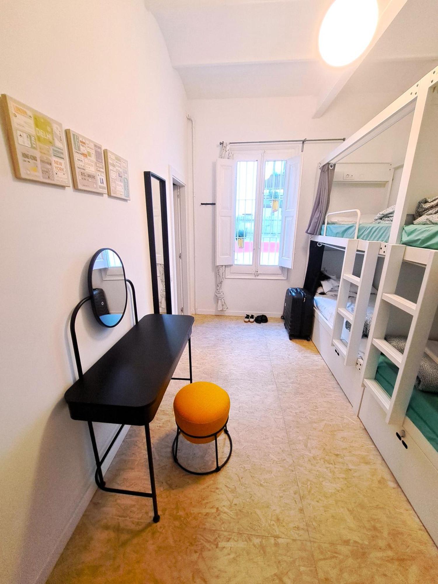 Bed 4-Bed Female Dormitory Room Private Bathroom