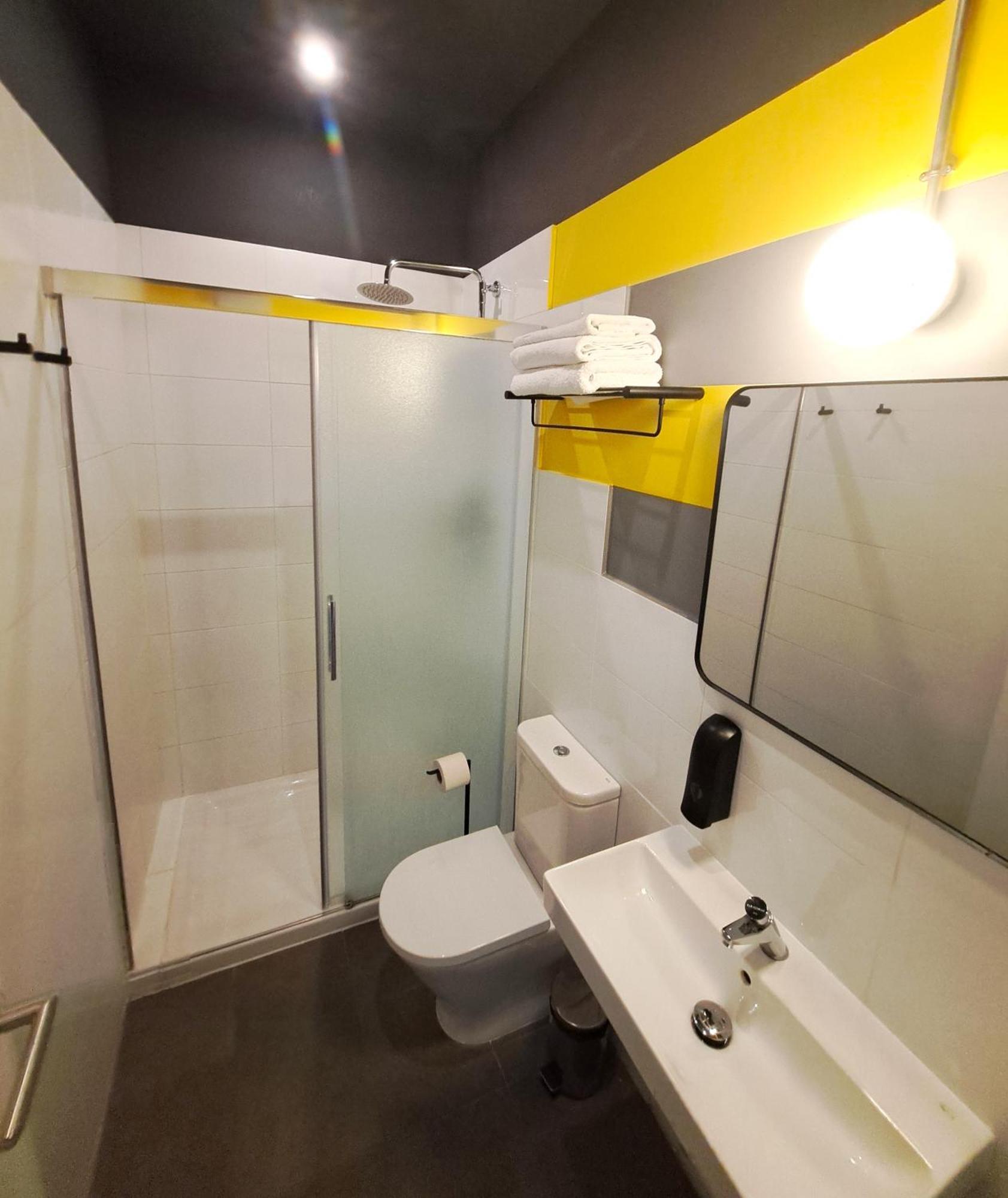 Twin Room Private Bathroom