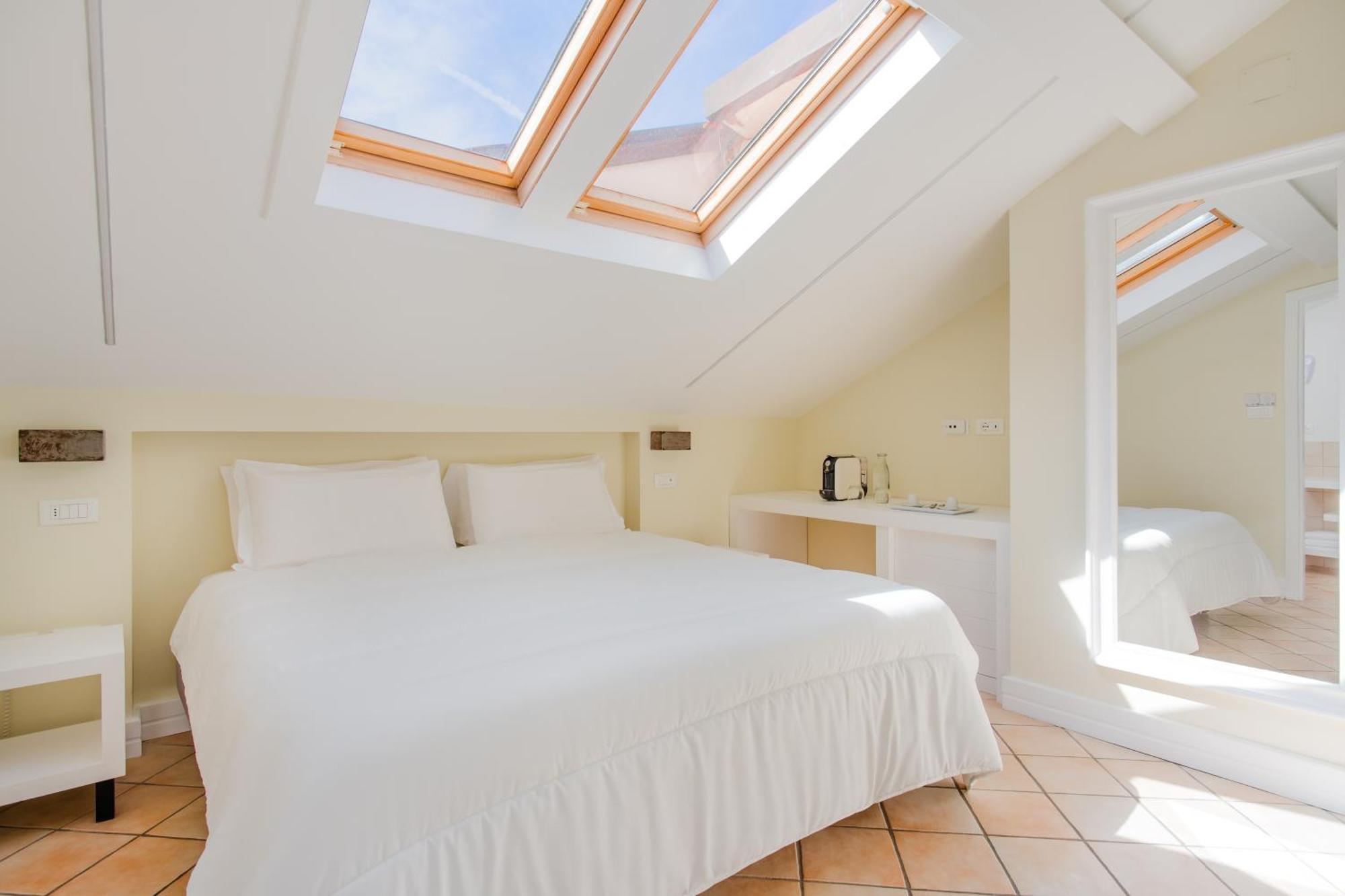 Double Room,1742933066:JPEG