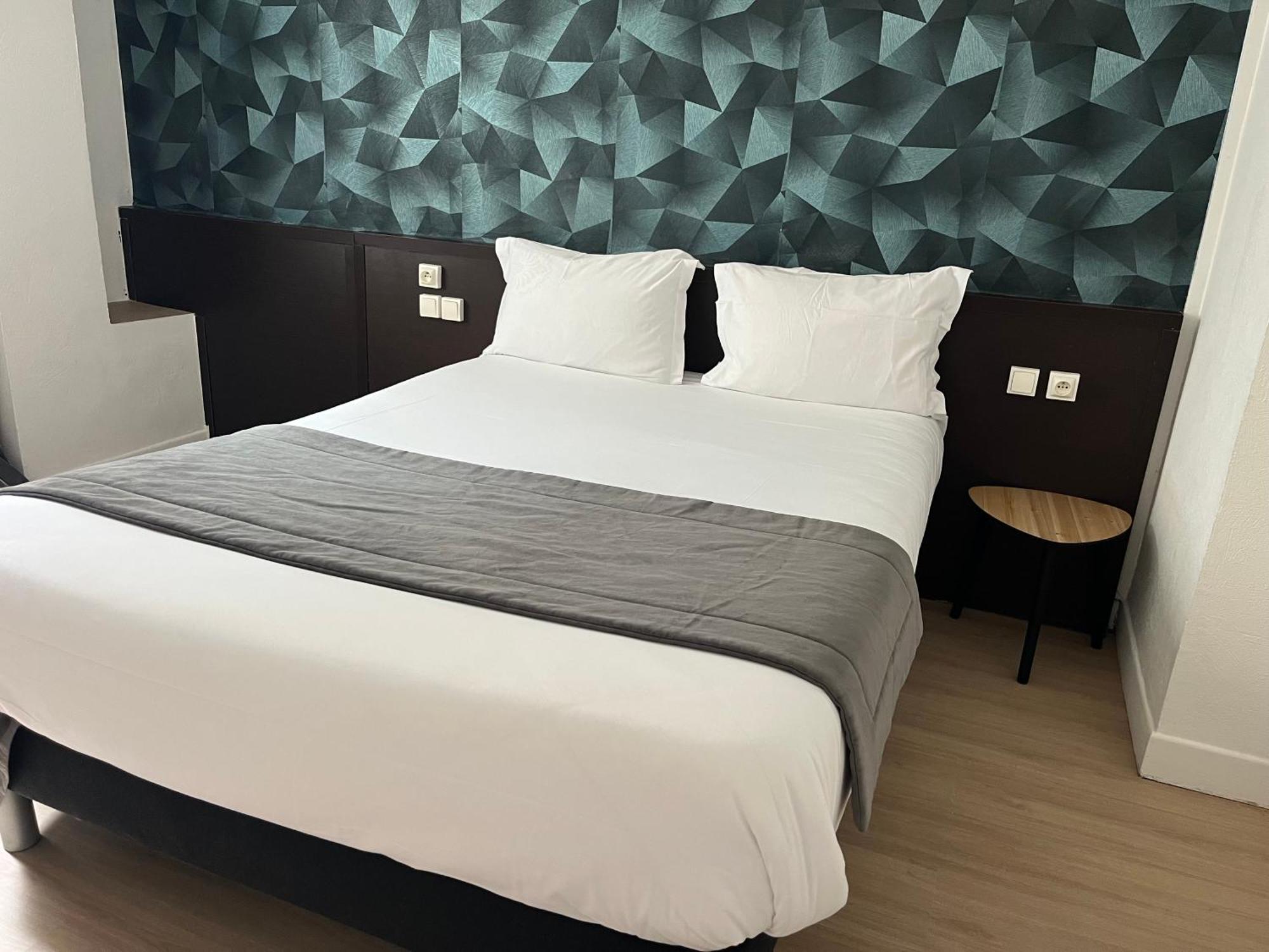 Chambre Double - Accessible aux Personnes à Mobilité Réduite