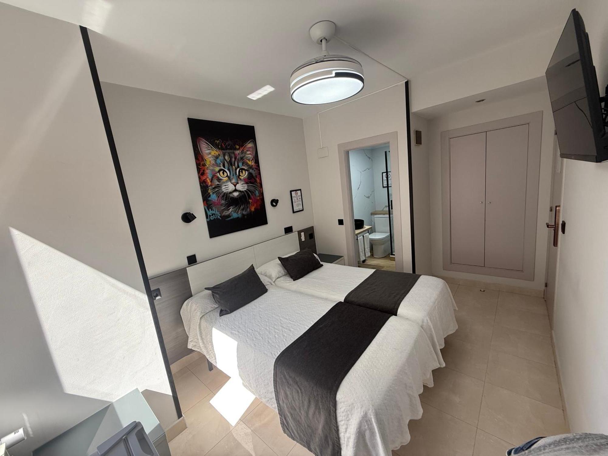Twin Room,1660294443:JPEG
