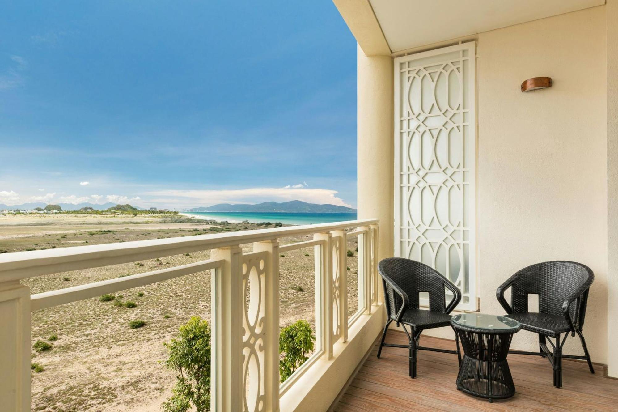 Deluxe Guest room 1 King Bay view