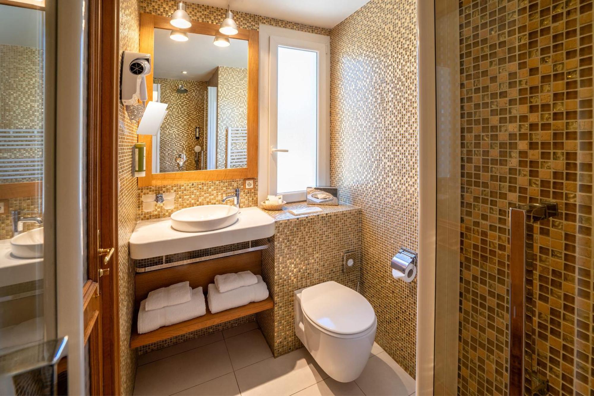 Chambre Lit Queen-Size Classique avec Vue